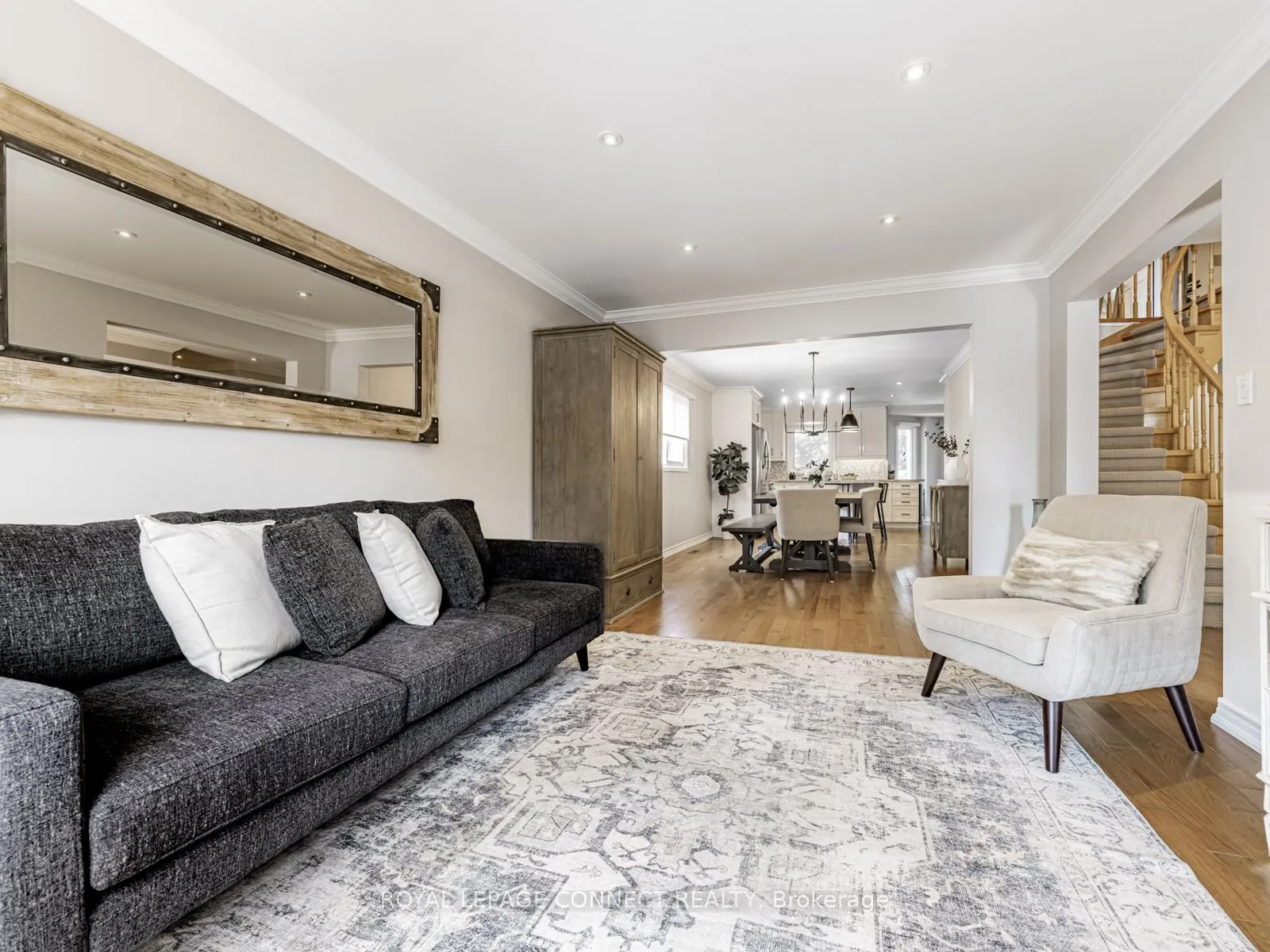 42 Lyndhurst Drive