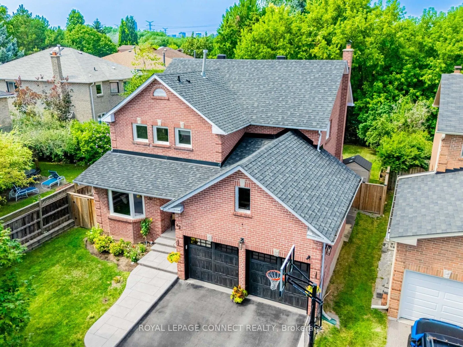 42 Lyndhurst Drive