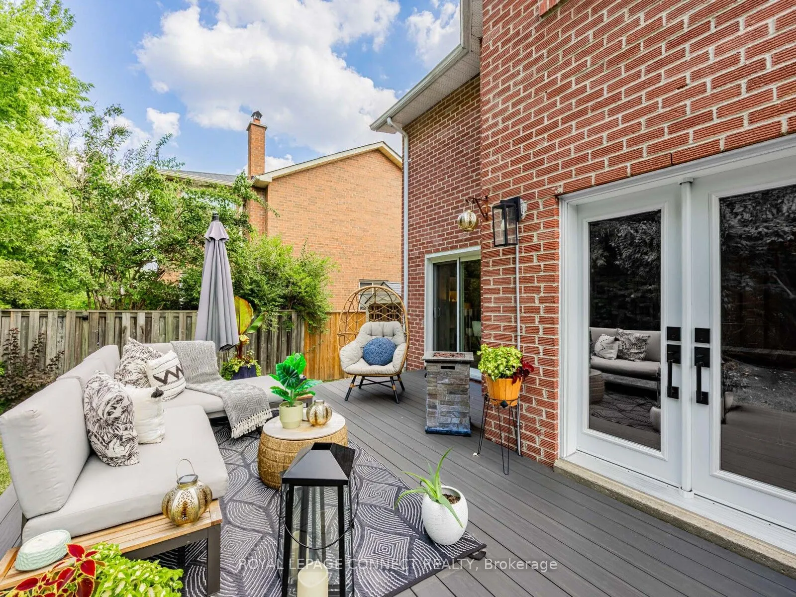 42 Lyndhurst Drive