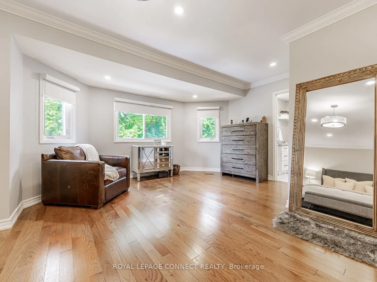 42 Lyndhurst Drive
