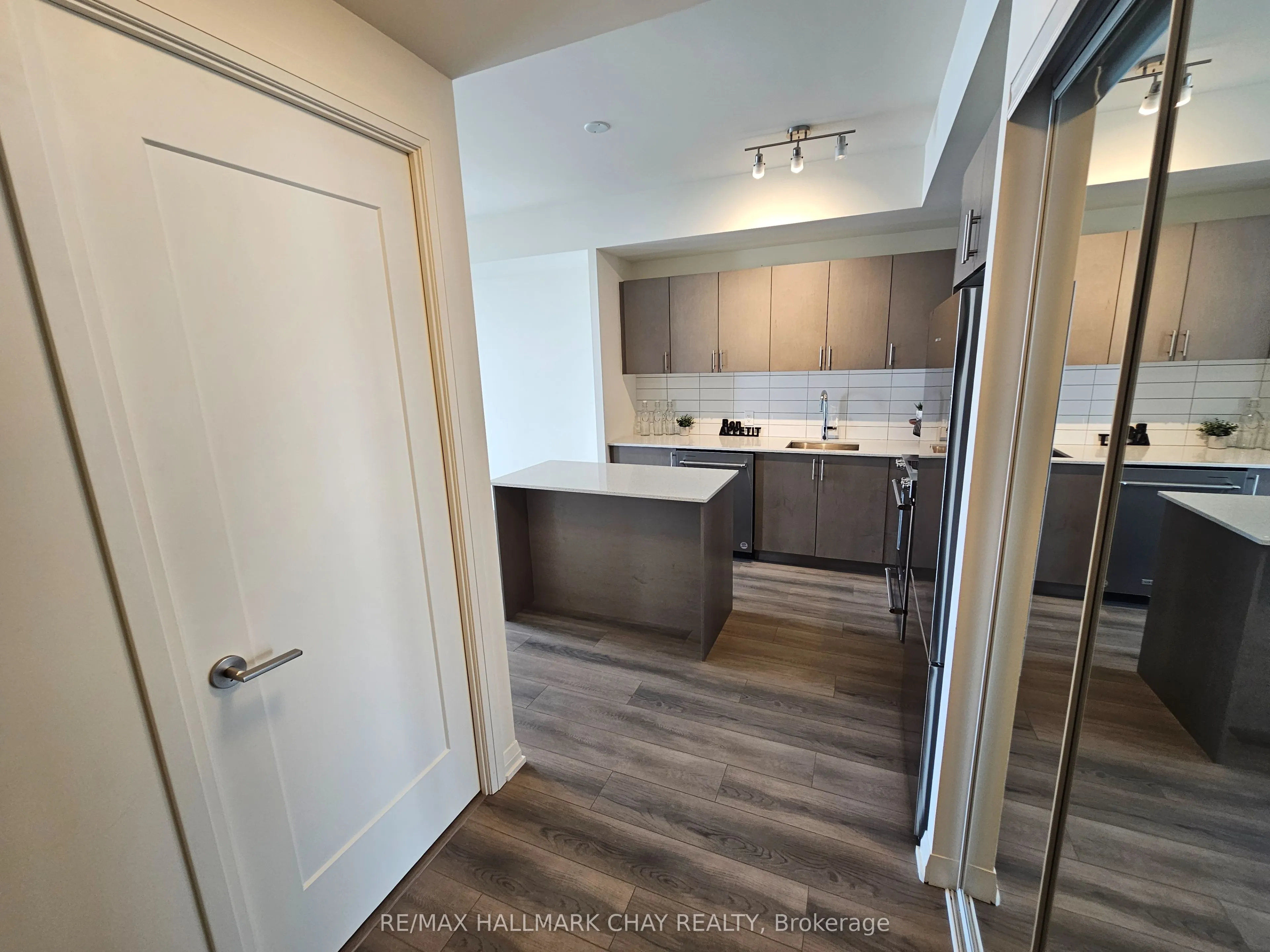 9000 Jane Street, #525