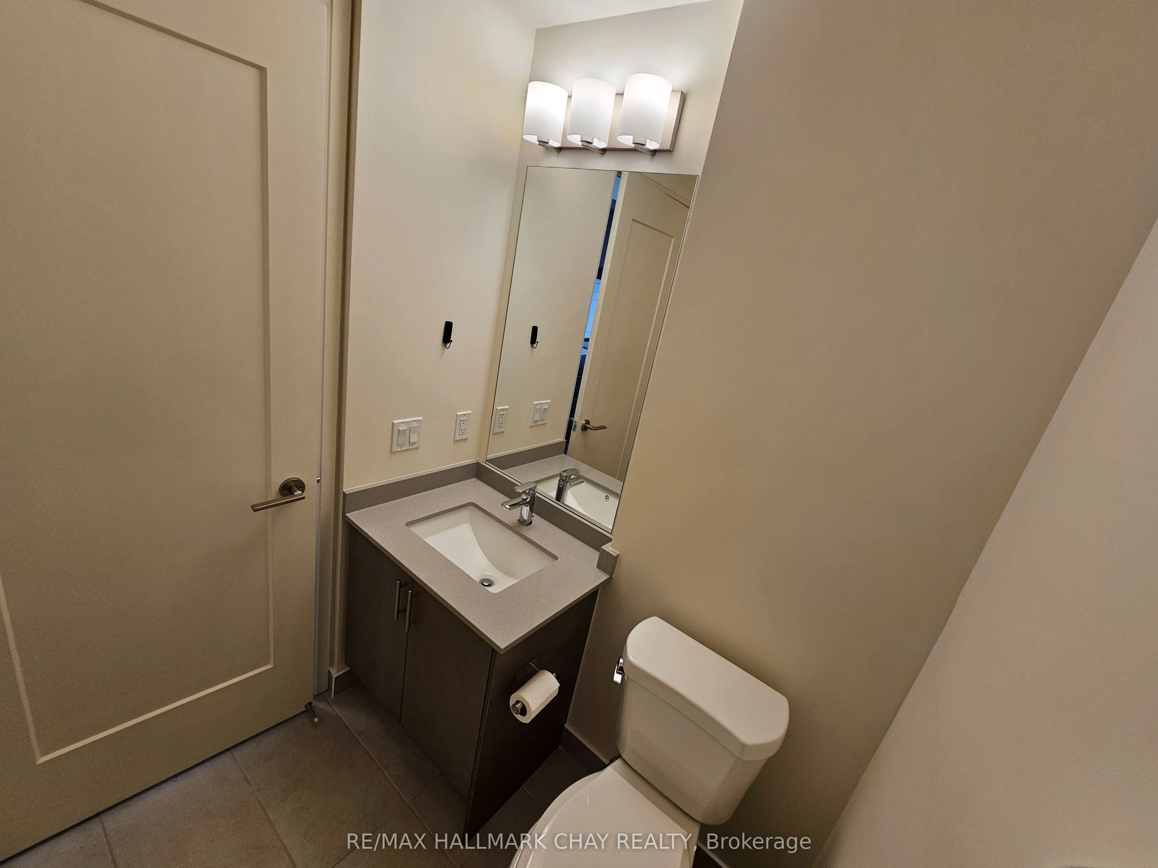 9000 Jane Street, #525