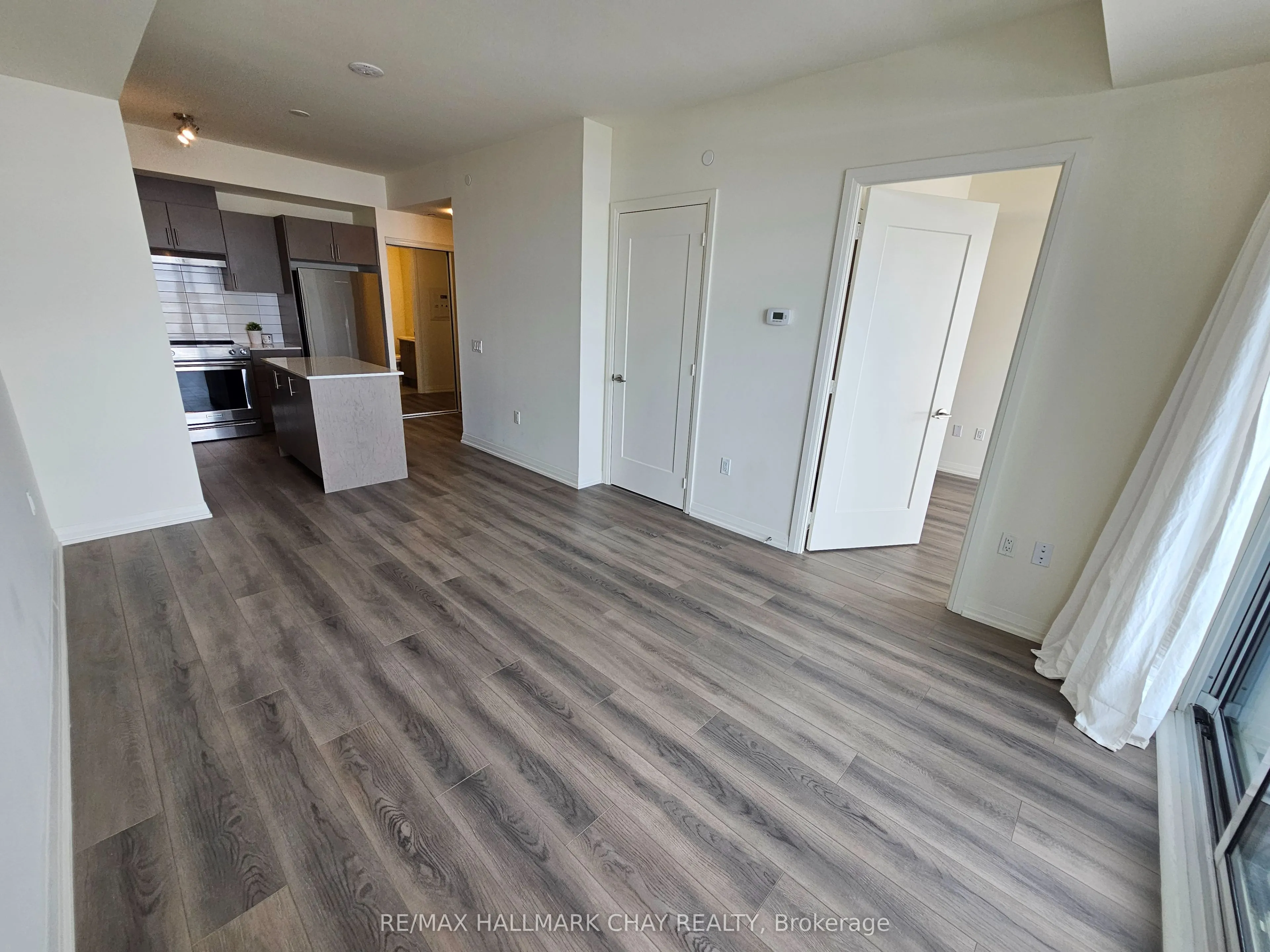 9000 Jane Street, #525