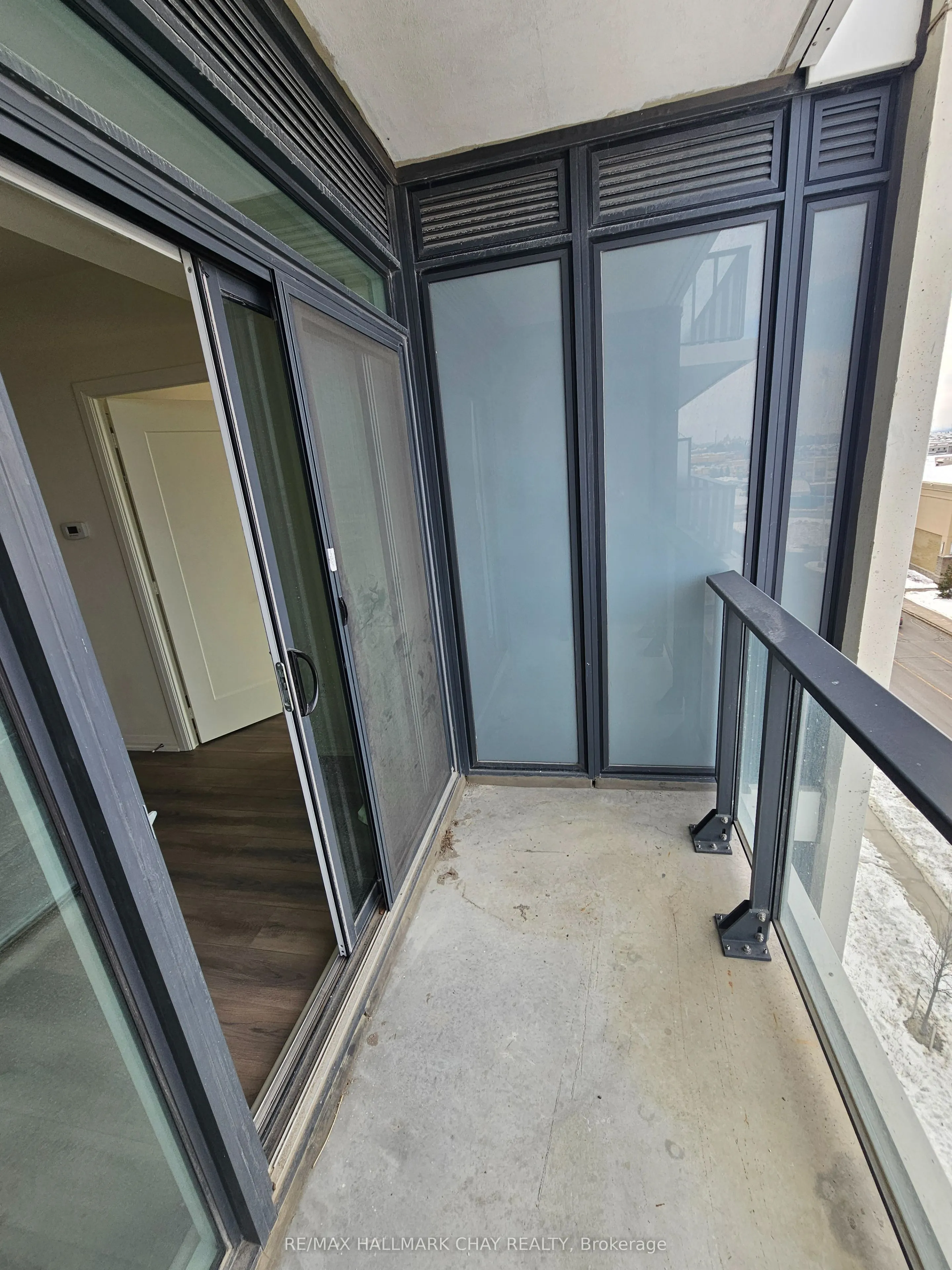 9000 Jane Street, #525