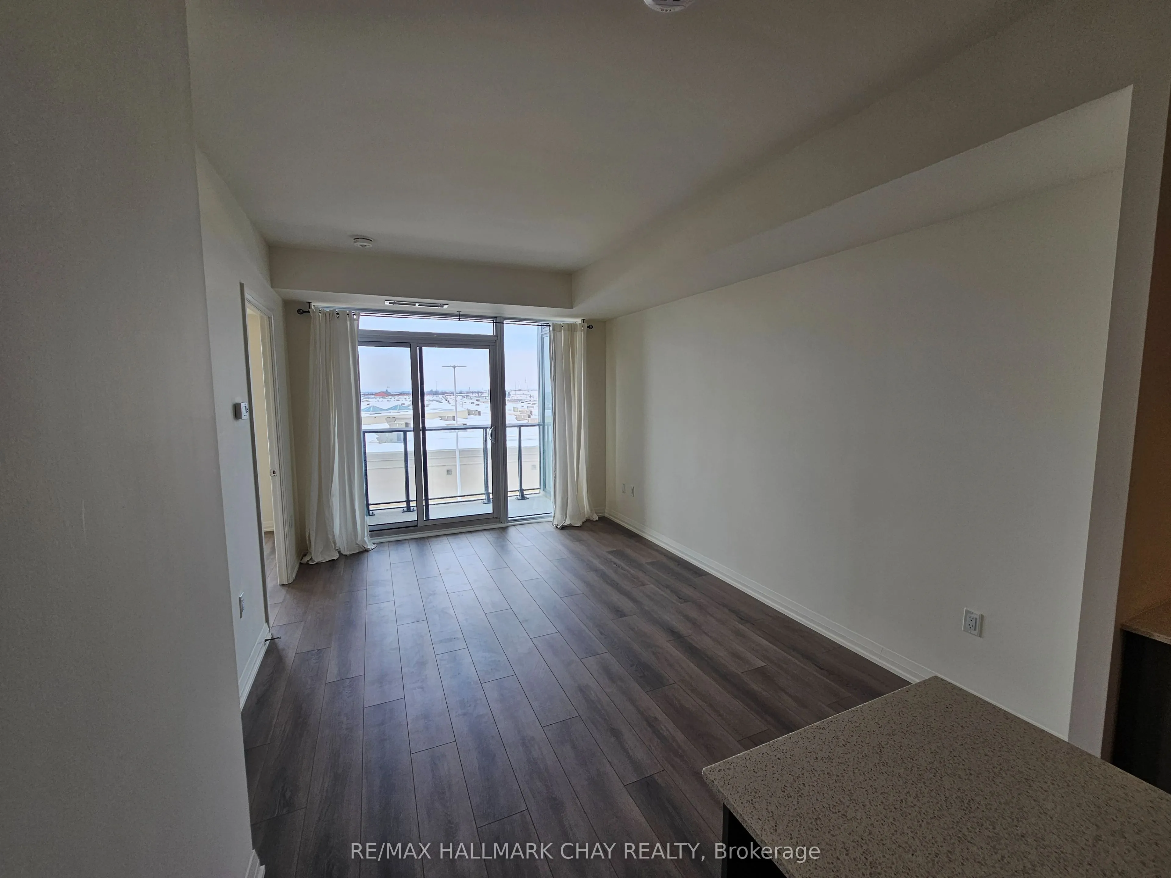 9000 Jane Street, #525