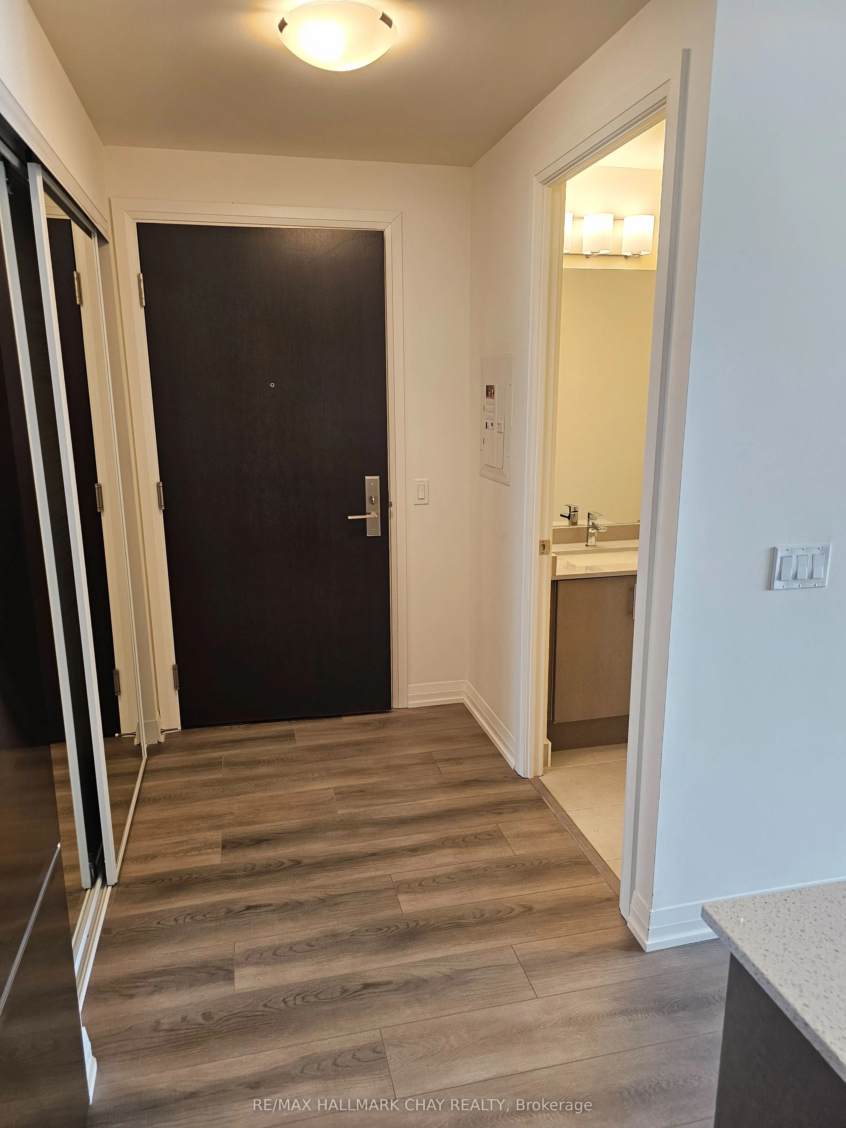 9000 Jane Street, #525