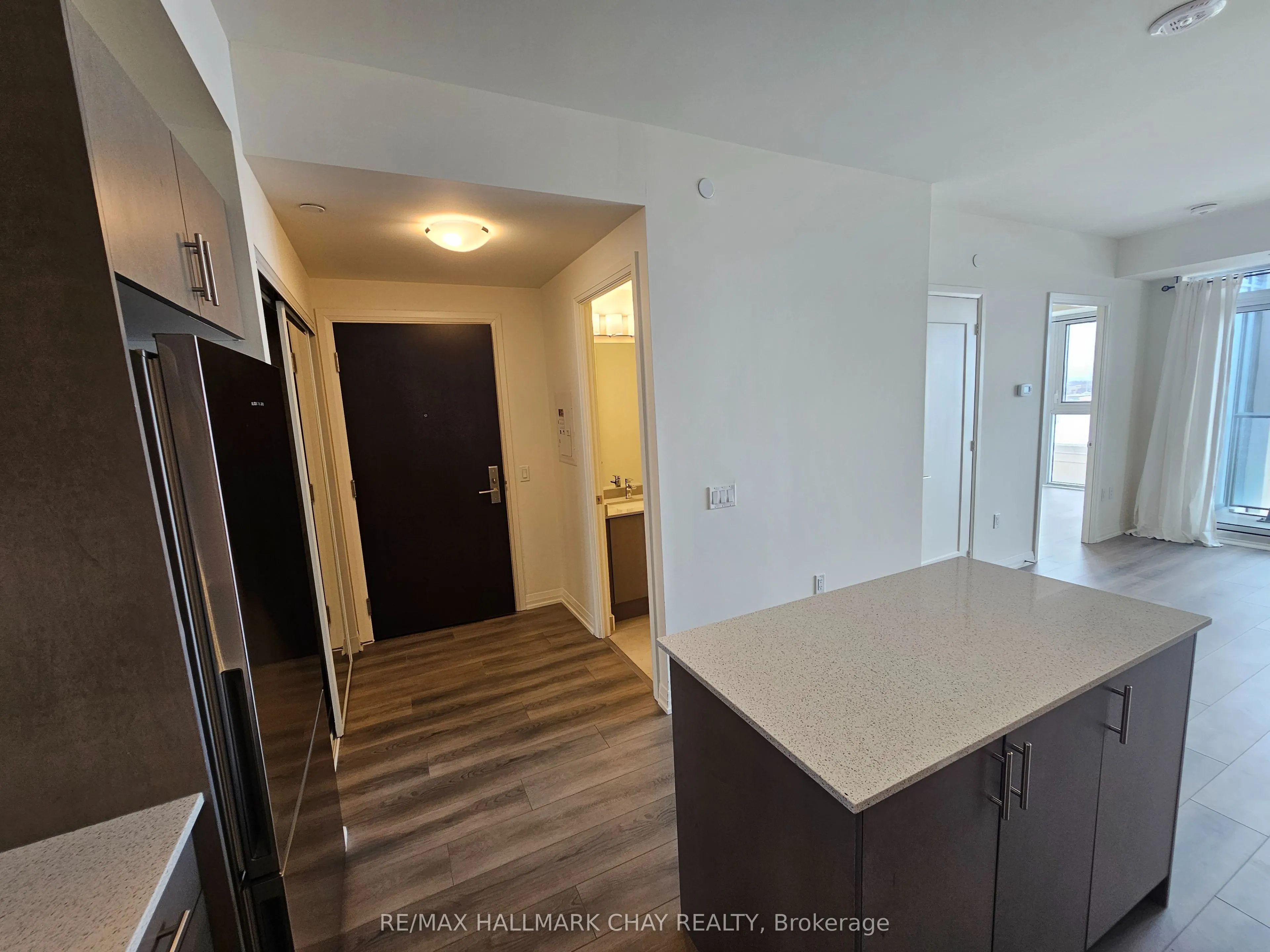 9000 Jane Street, #525