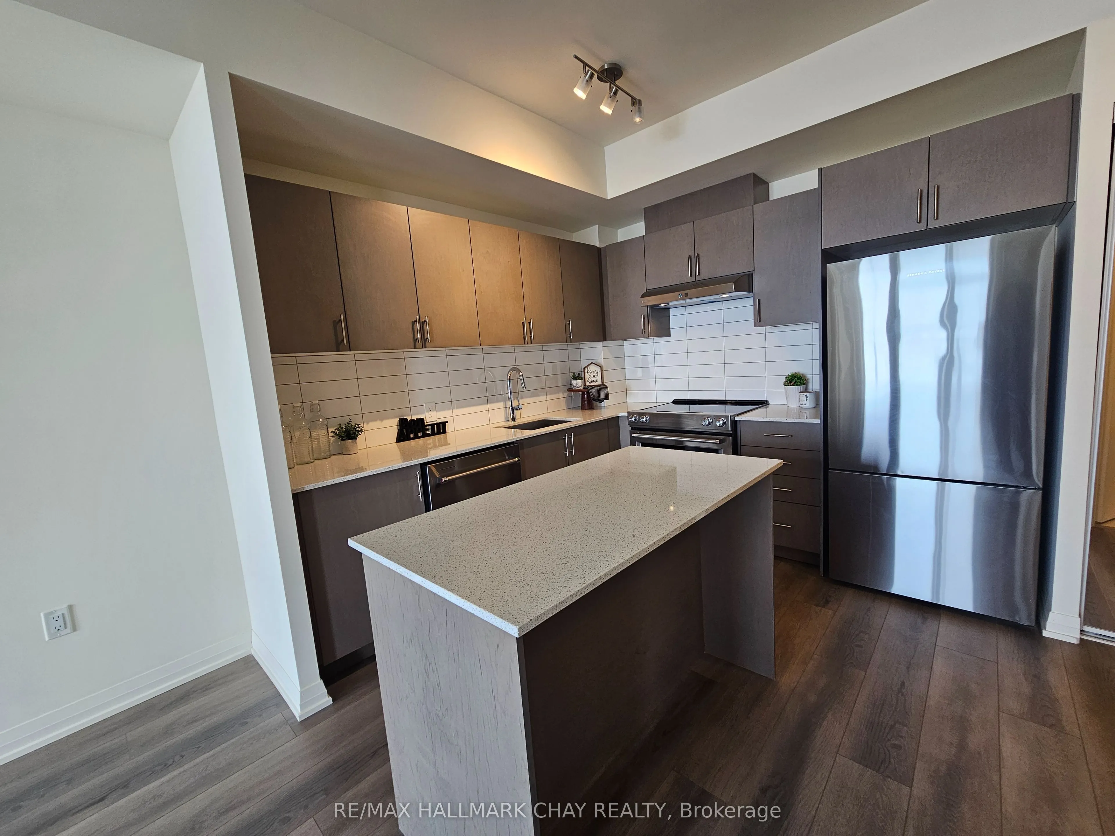 9000 Jane Street, #525