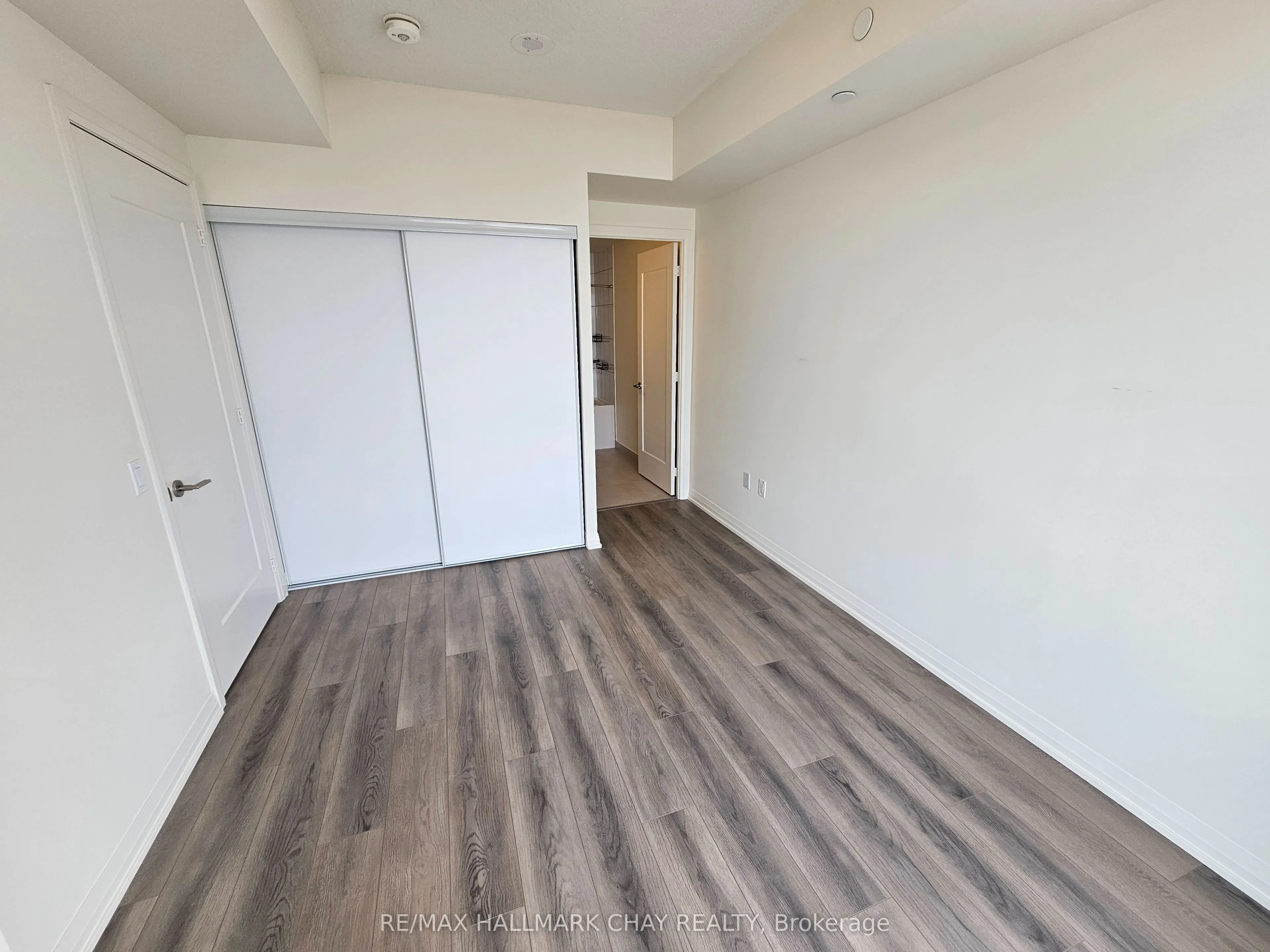 9000 Jane Street, #525