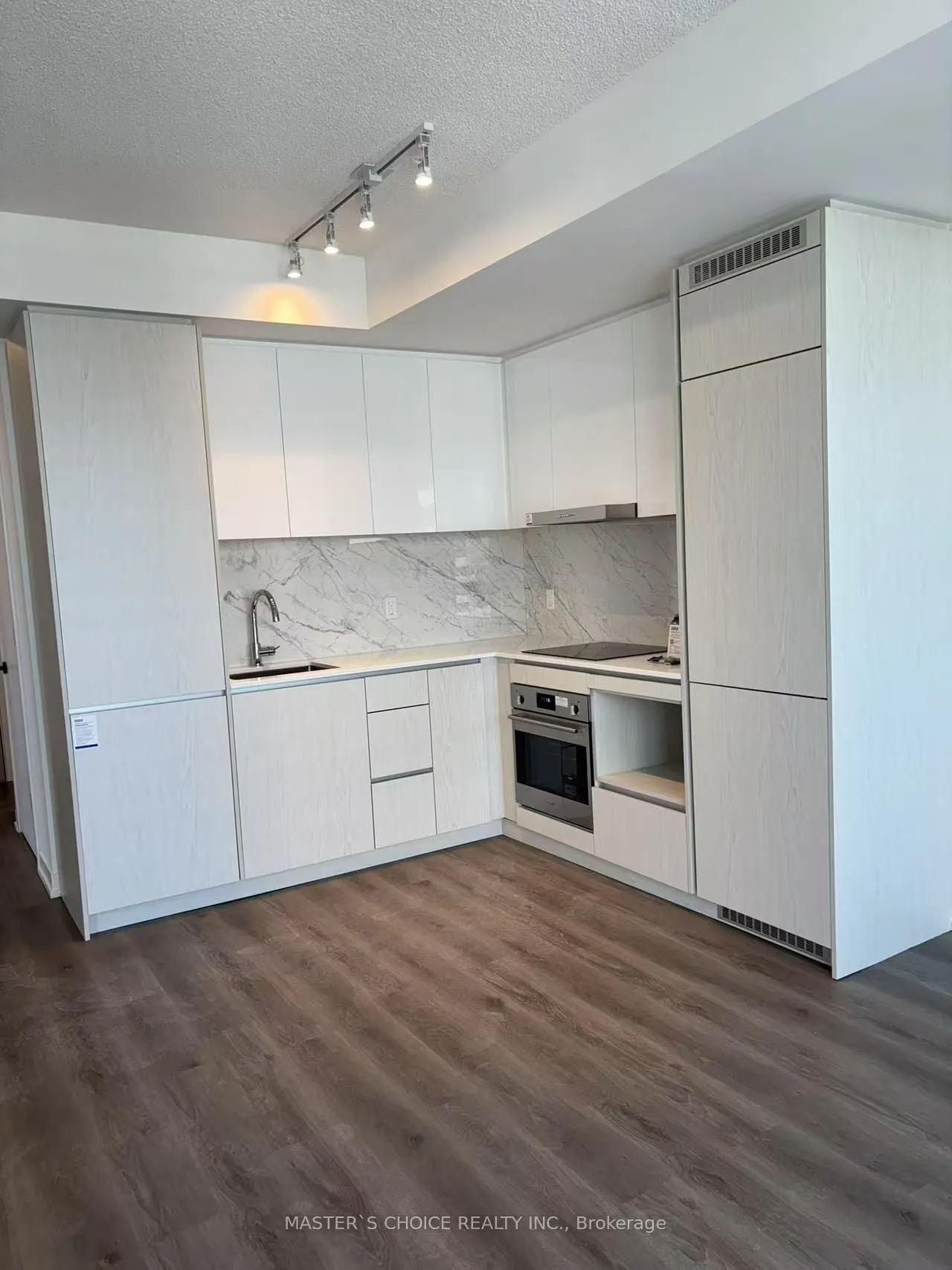 28 Interchange Way, #3303