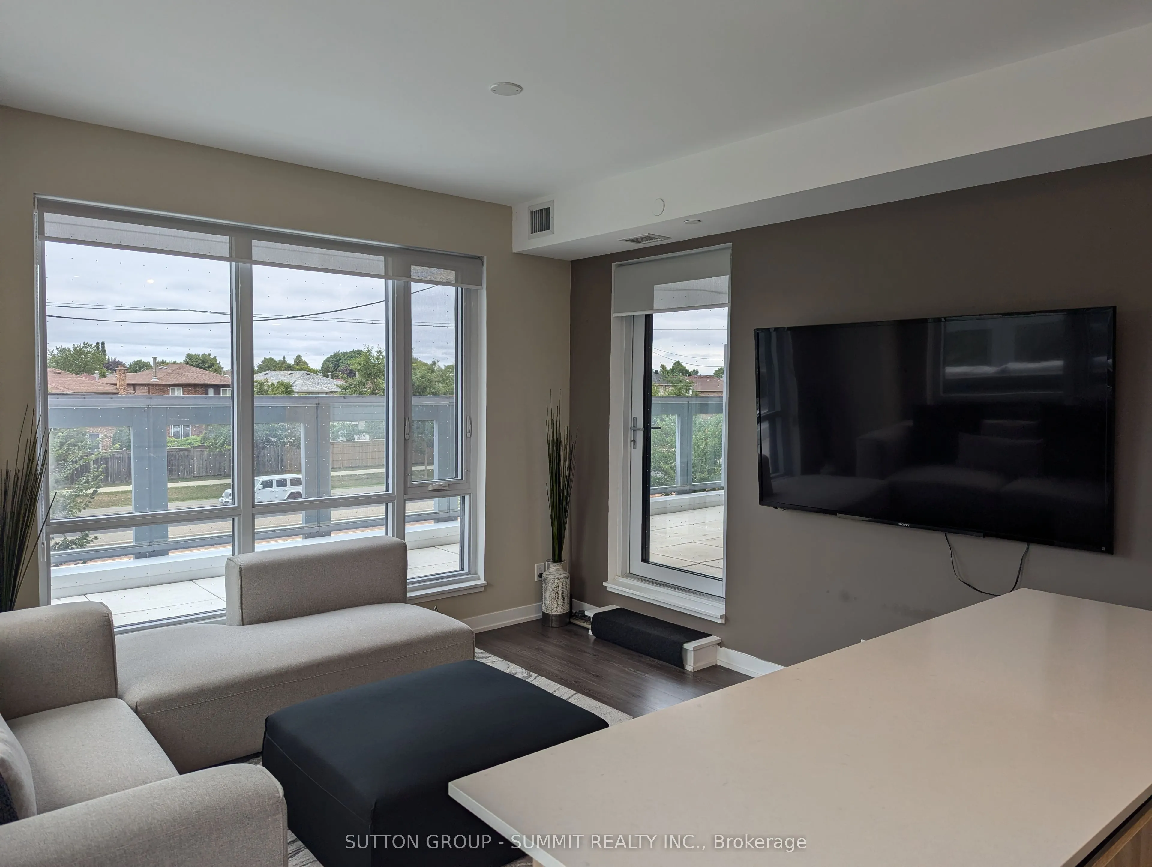 7950 BATHURST Street, #204