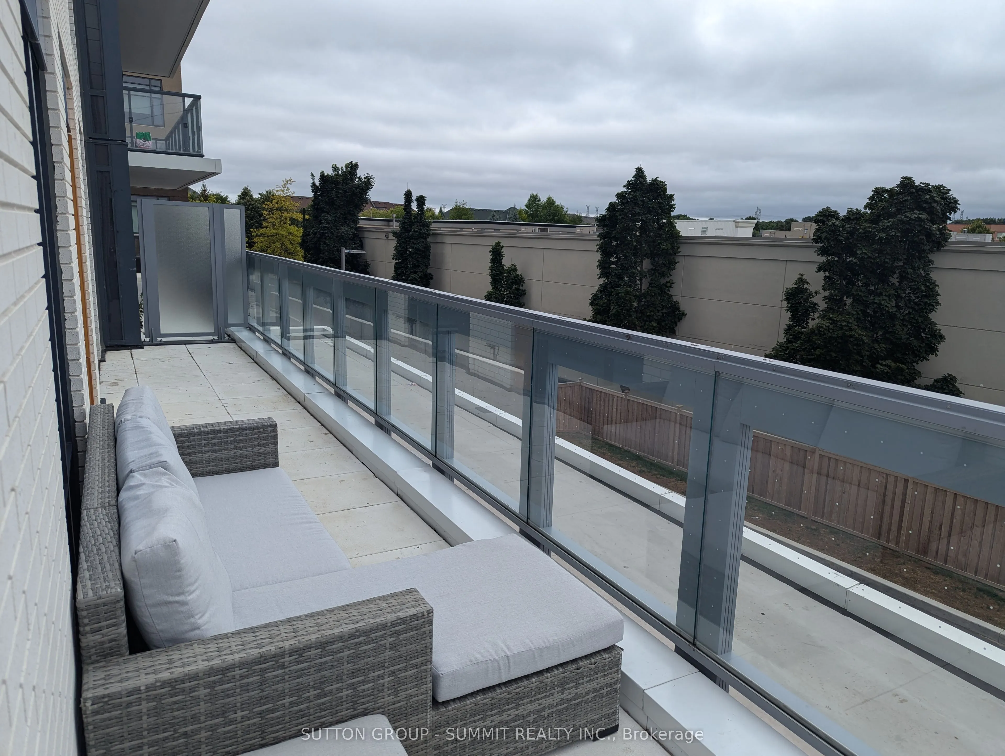 7950 BATHURST Street, #204