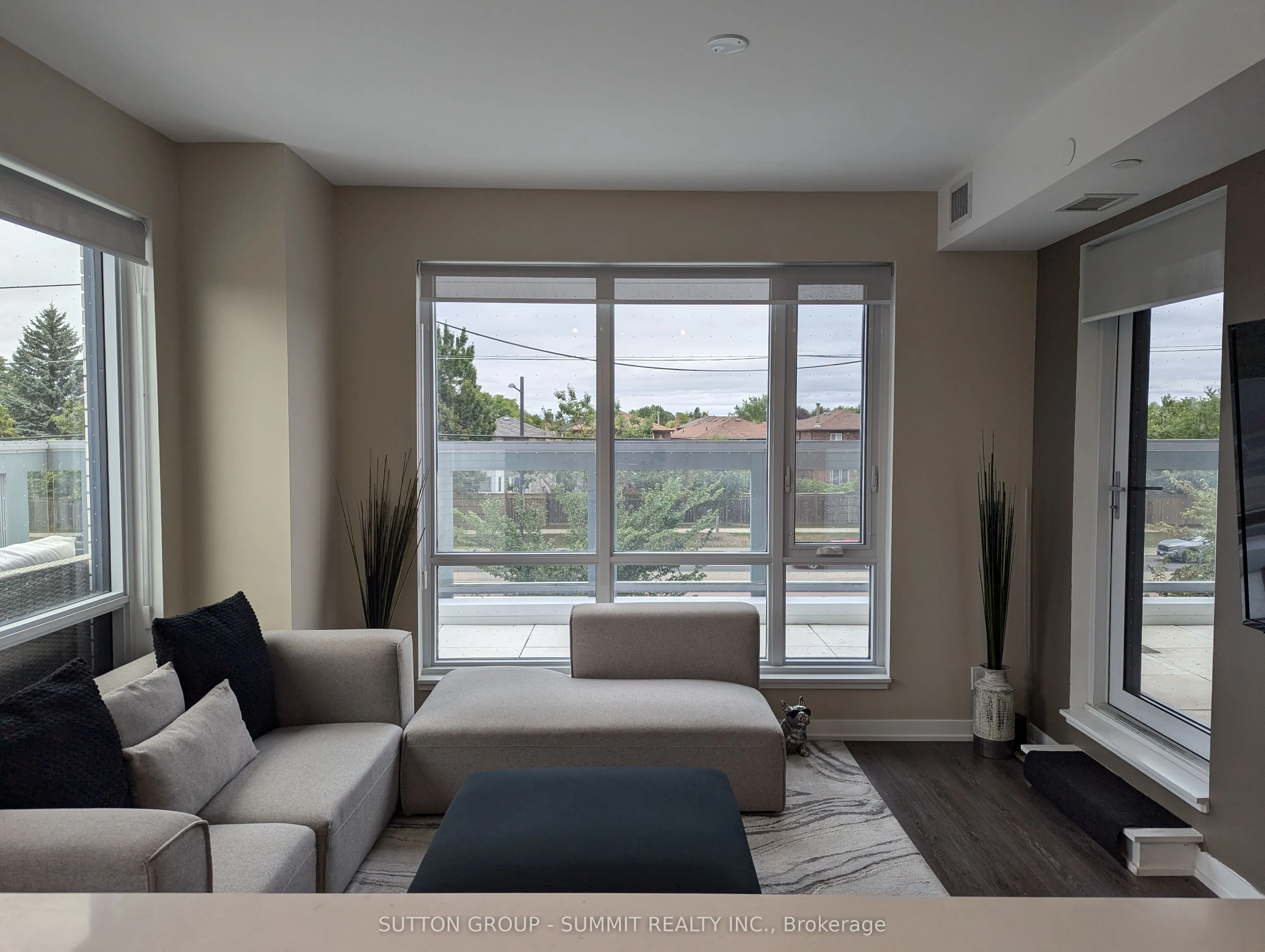 7950 BATHURST Street, #204