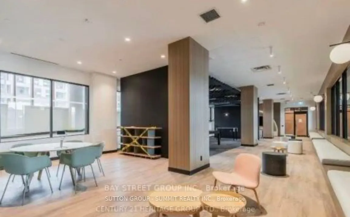 7950 BATHURST Street, #204