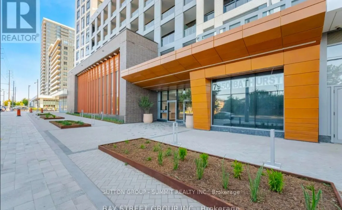 7950 BATHURST Street, #204