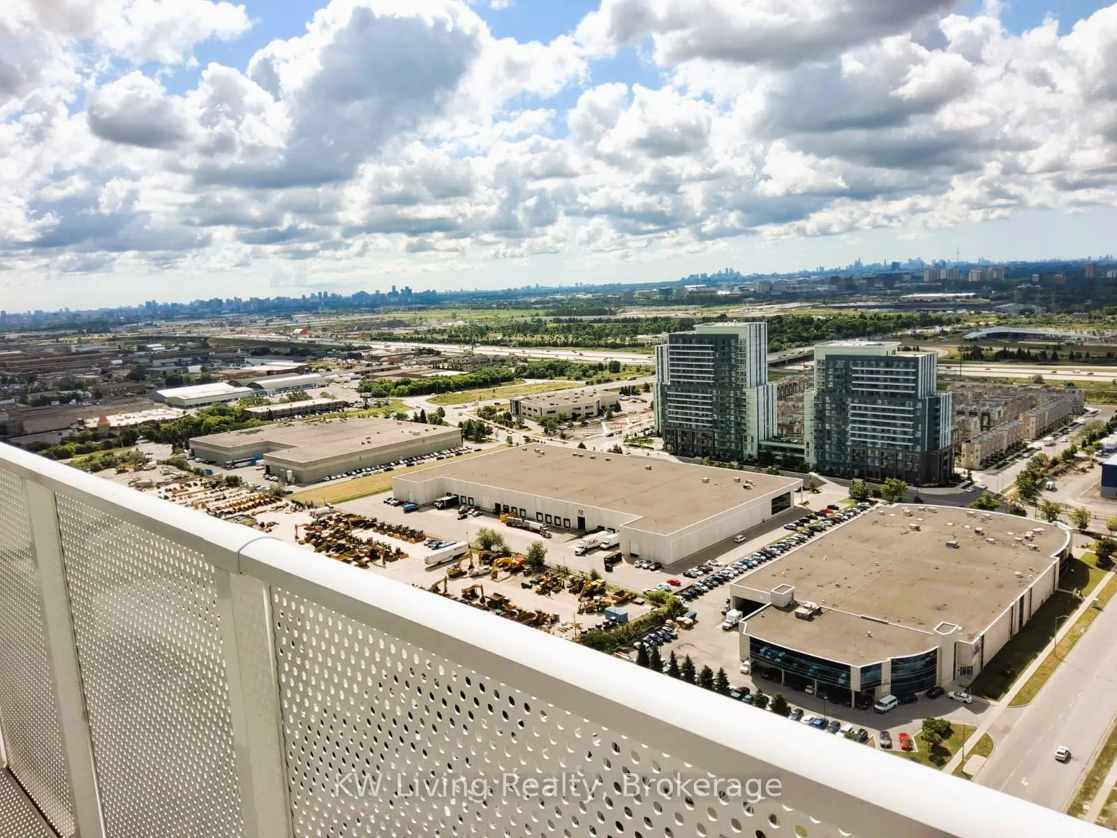 28 Interchange Way, #3511