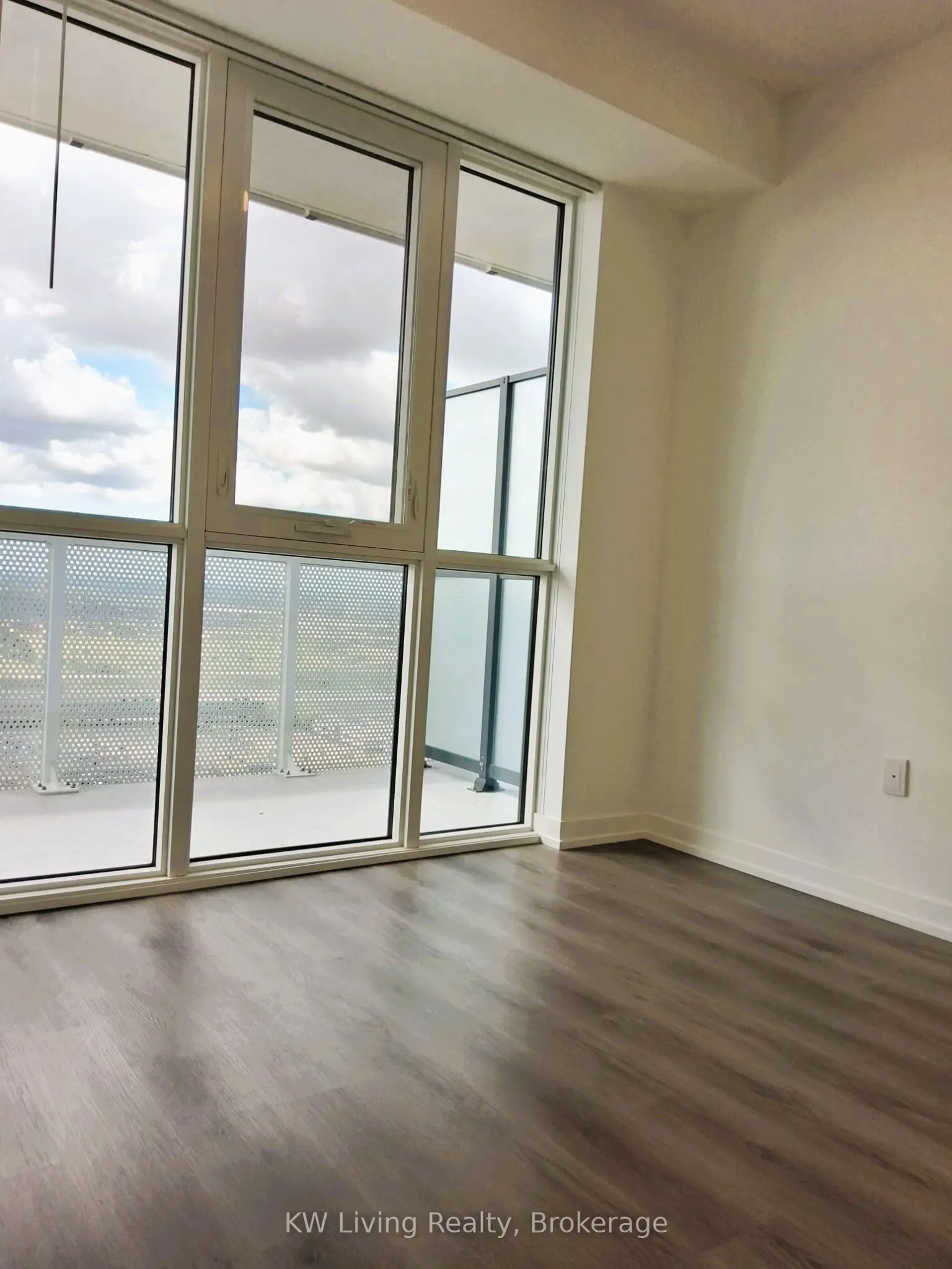 28 Interchange Way, #3511