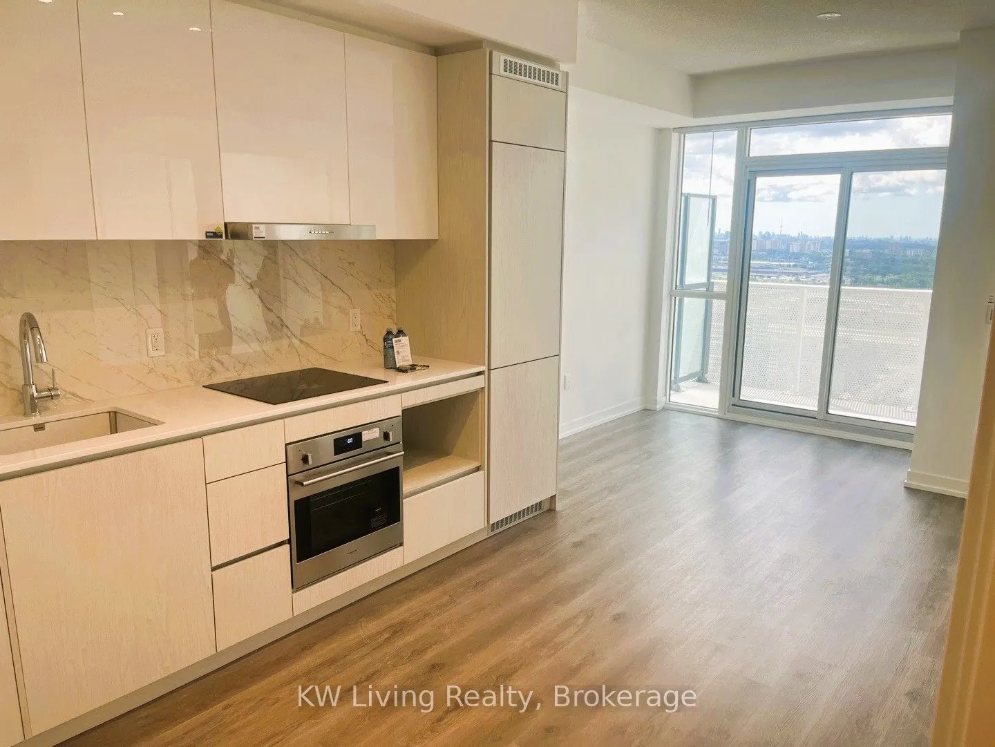 28 Interchange Way, #3511