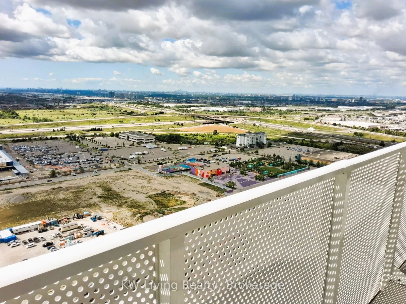 28 Interchange Way, #3511