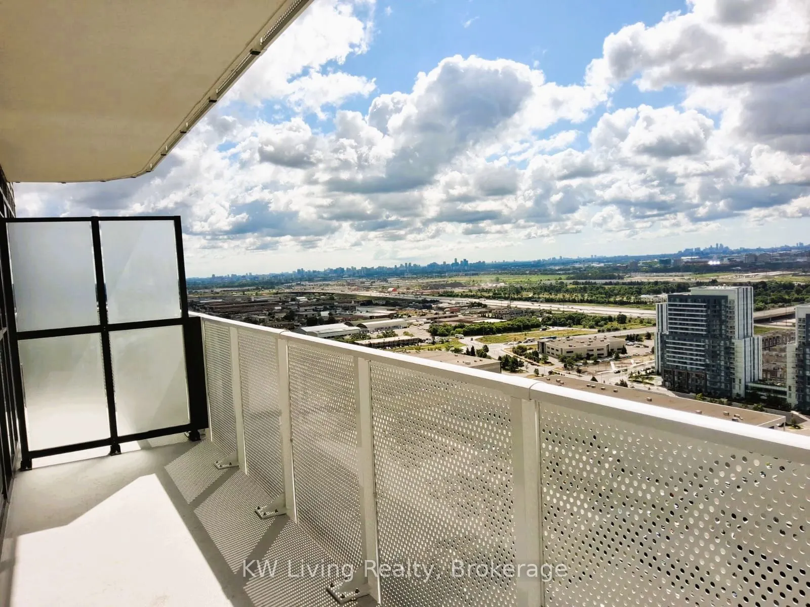 28 Interchange Way, #3511