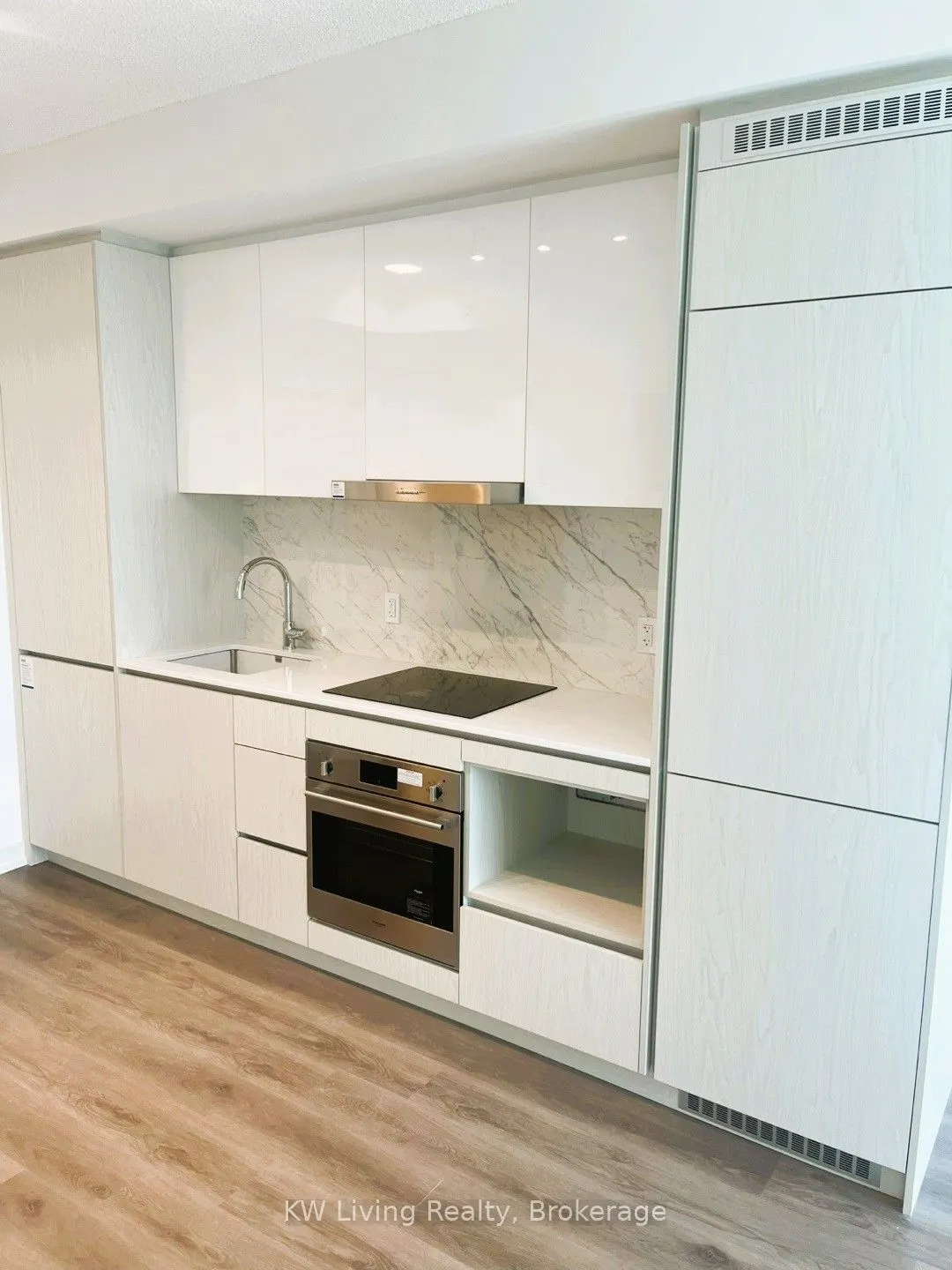 28 Interchange Way, #3511