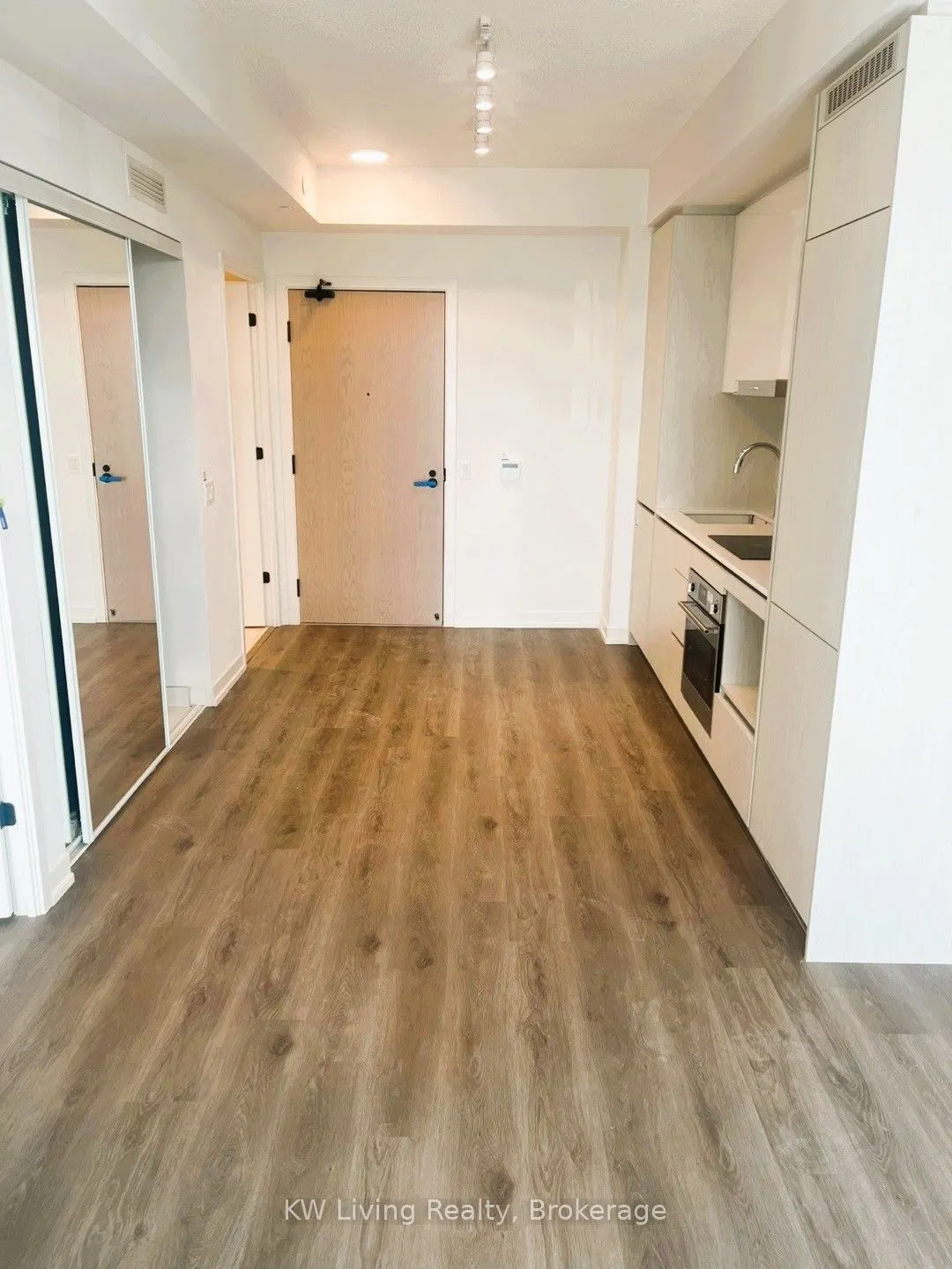 28 Interchange Way, #3511