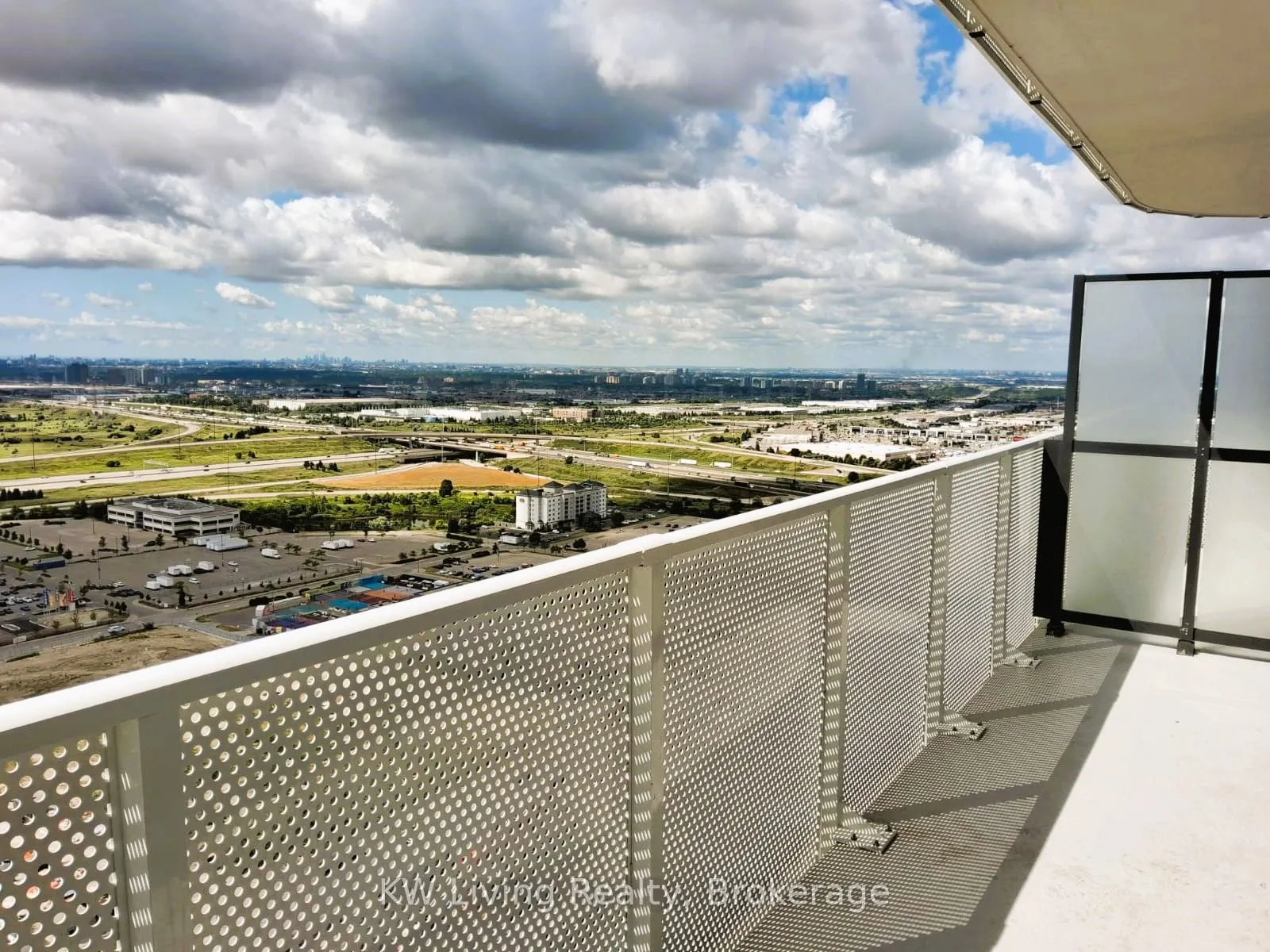 28 Interchange Way, #3511