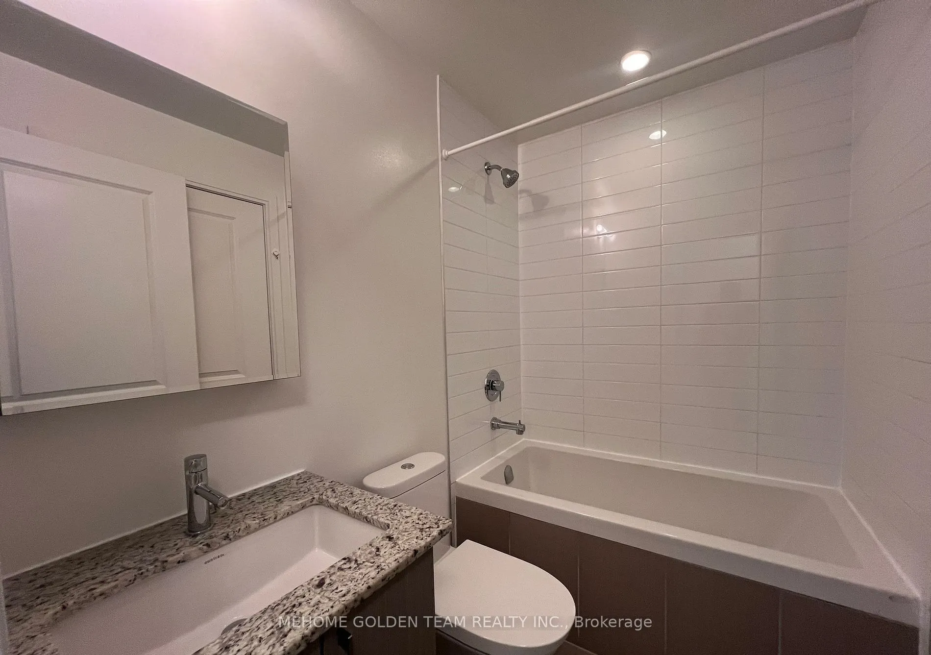 9600 Yonge Street, #218B