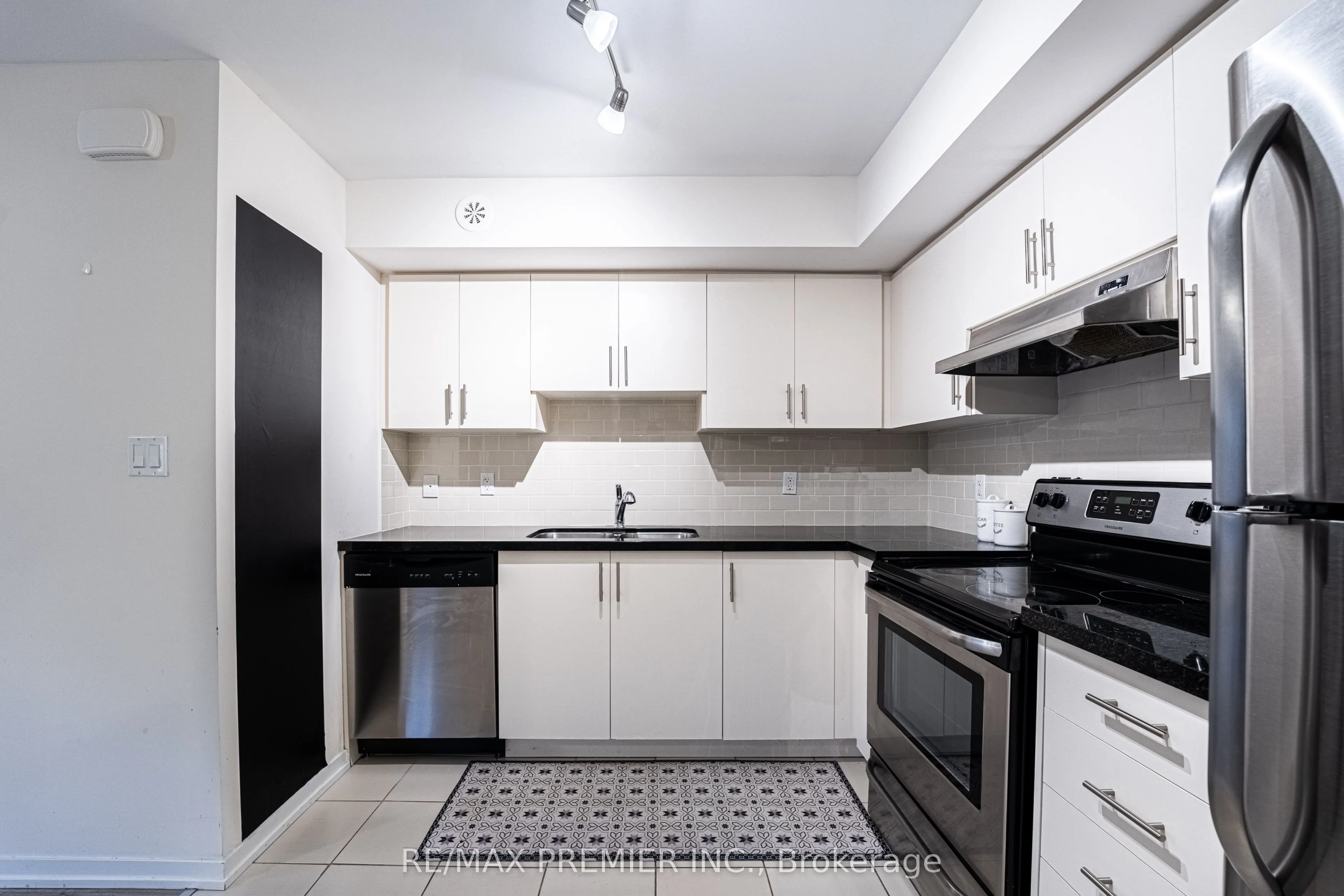 26 Bruce Street, #B02