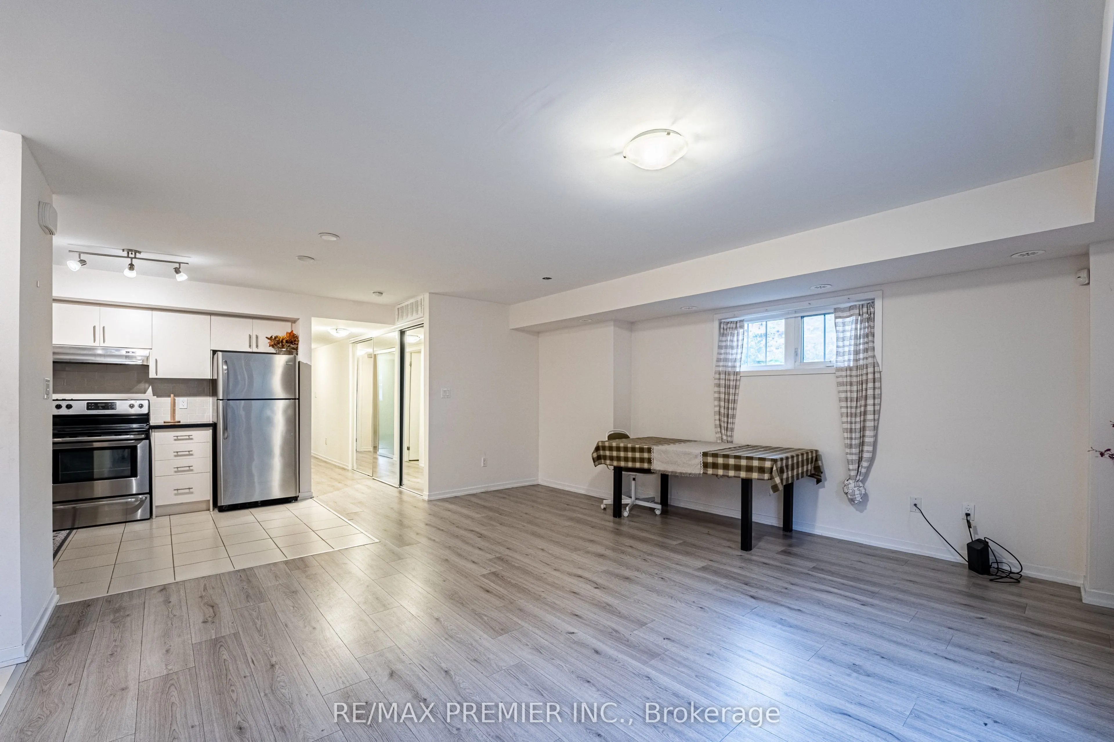 26 Bruce Street, #B02