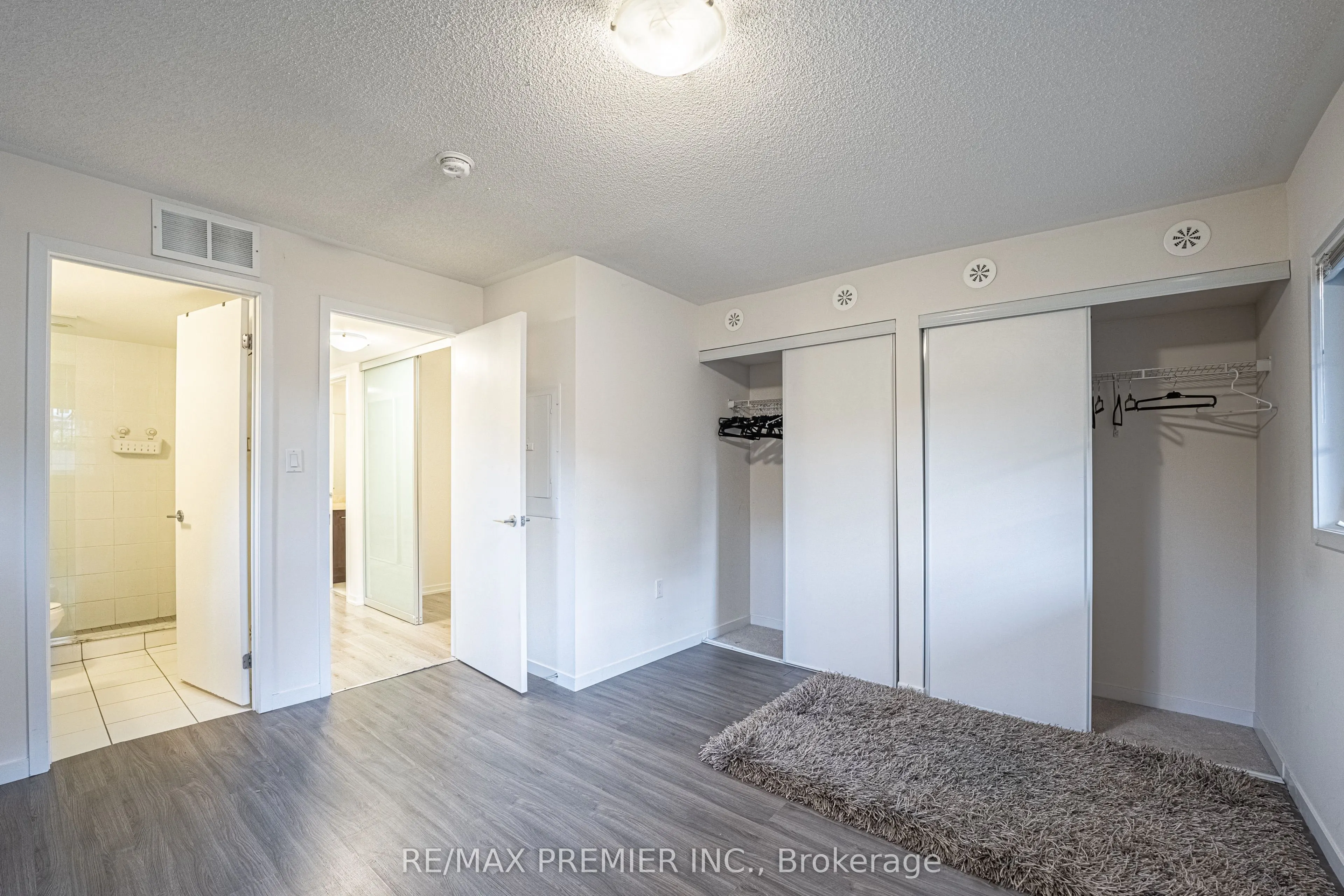 26 Bruce Street, #B02
