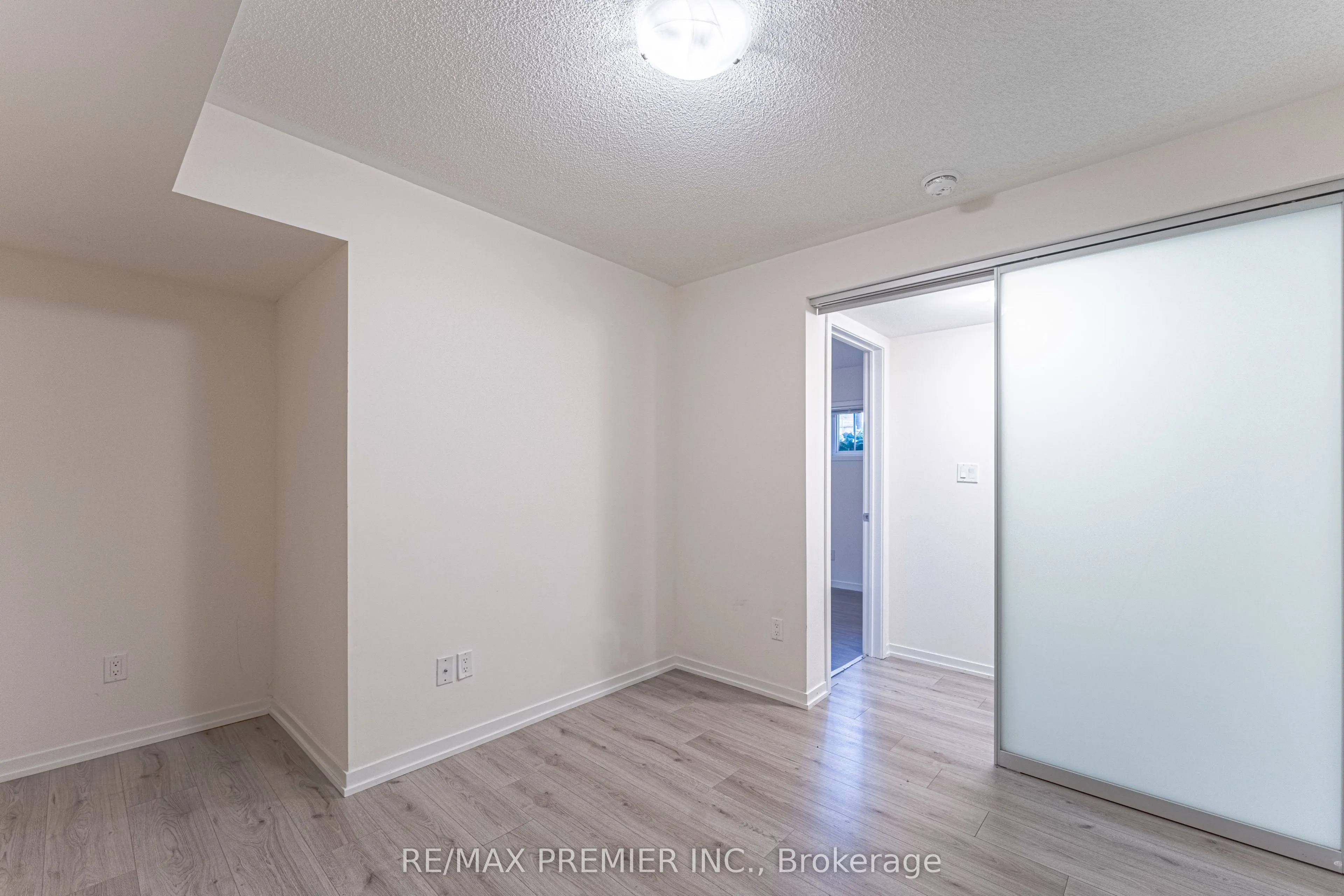 26 Bruce Street, #B02