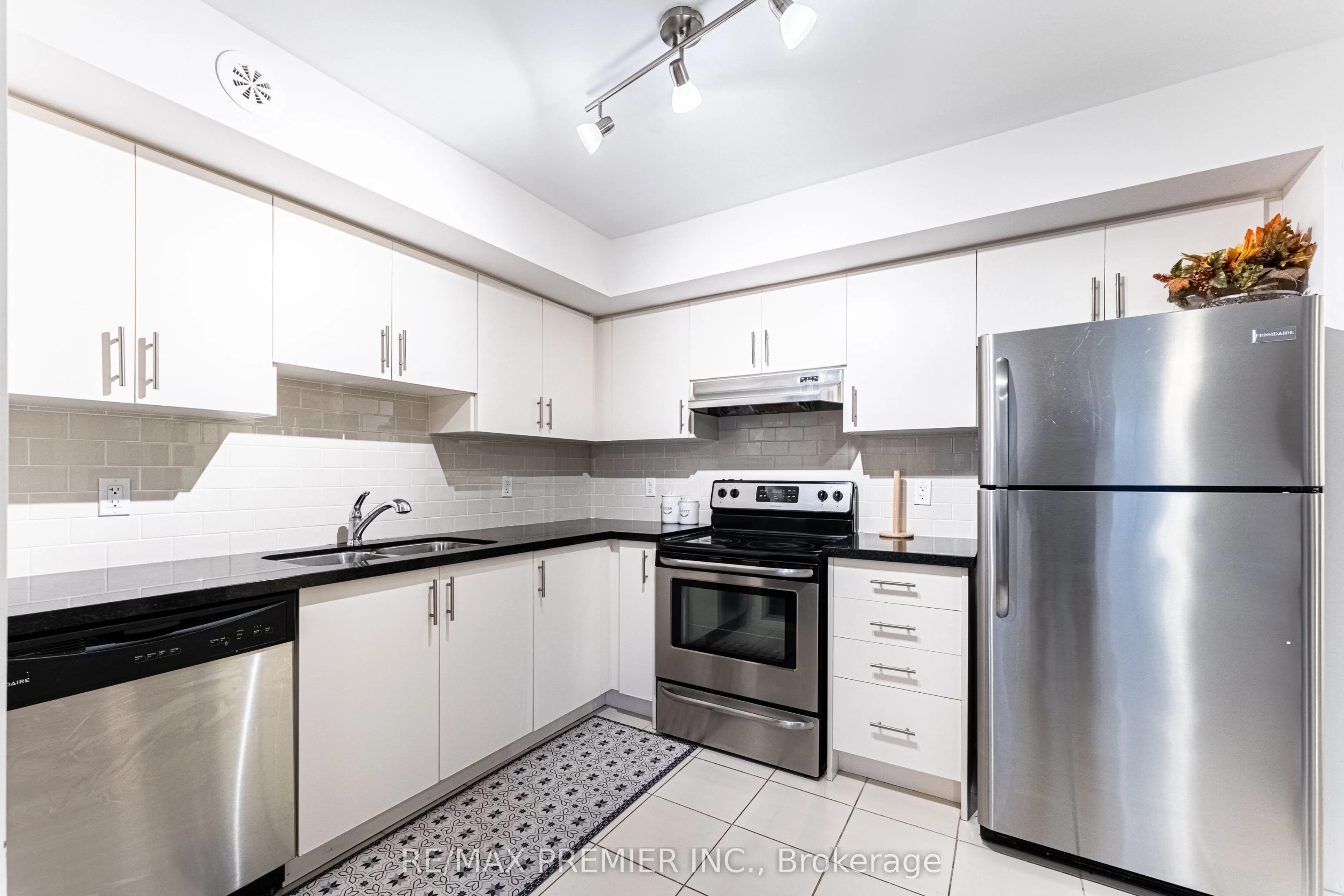 26 Bruce Street, #B02