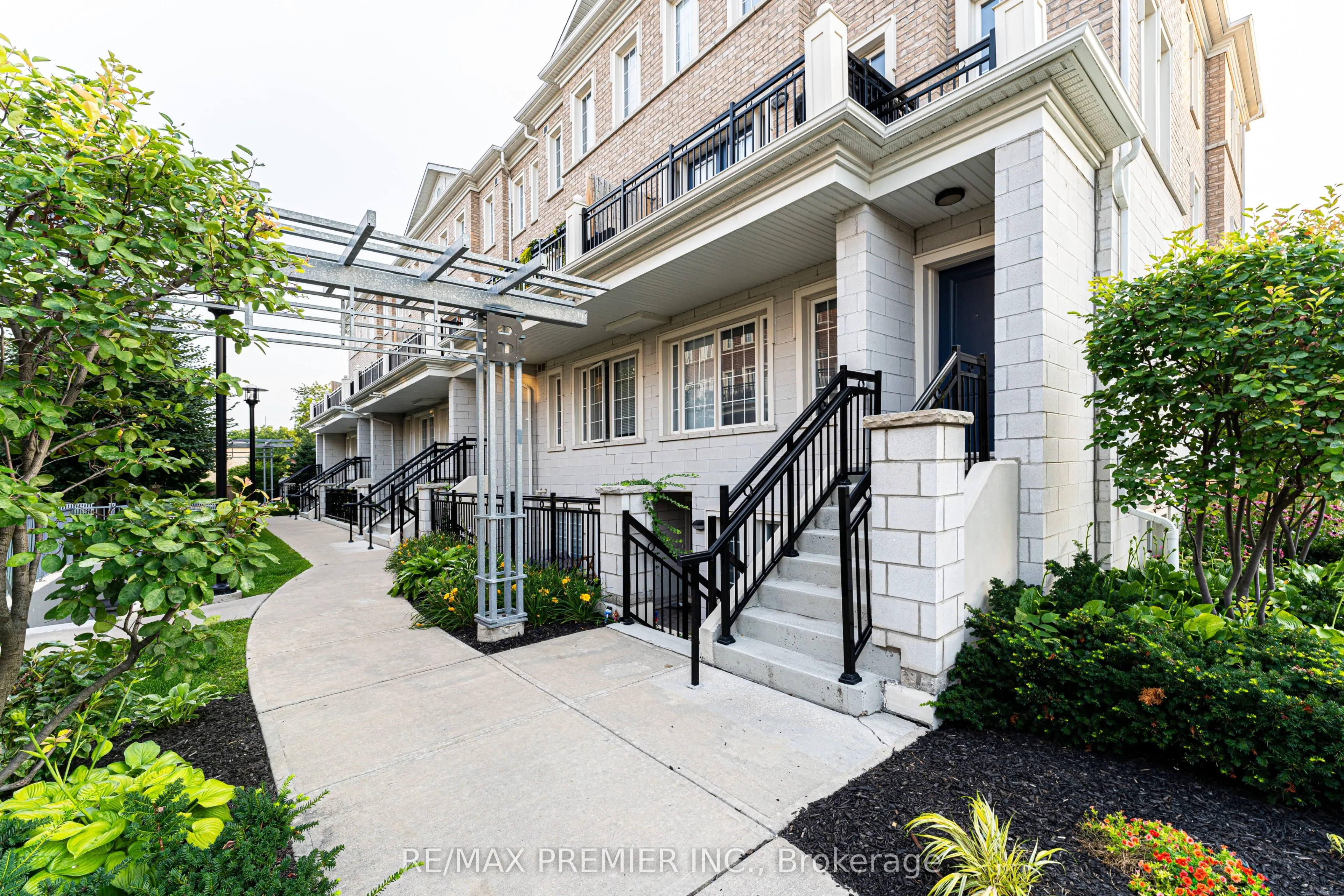 26 Bruce Street, #B02