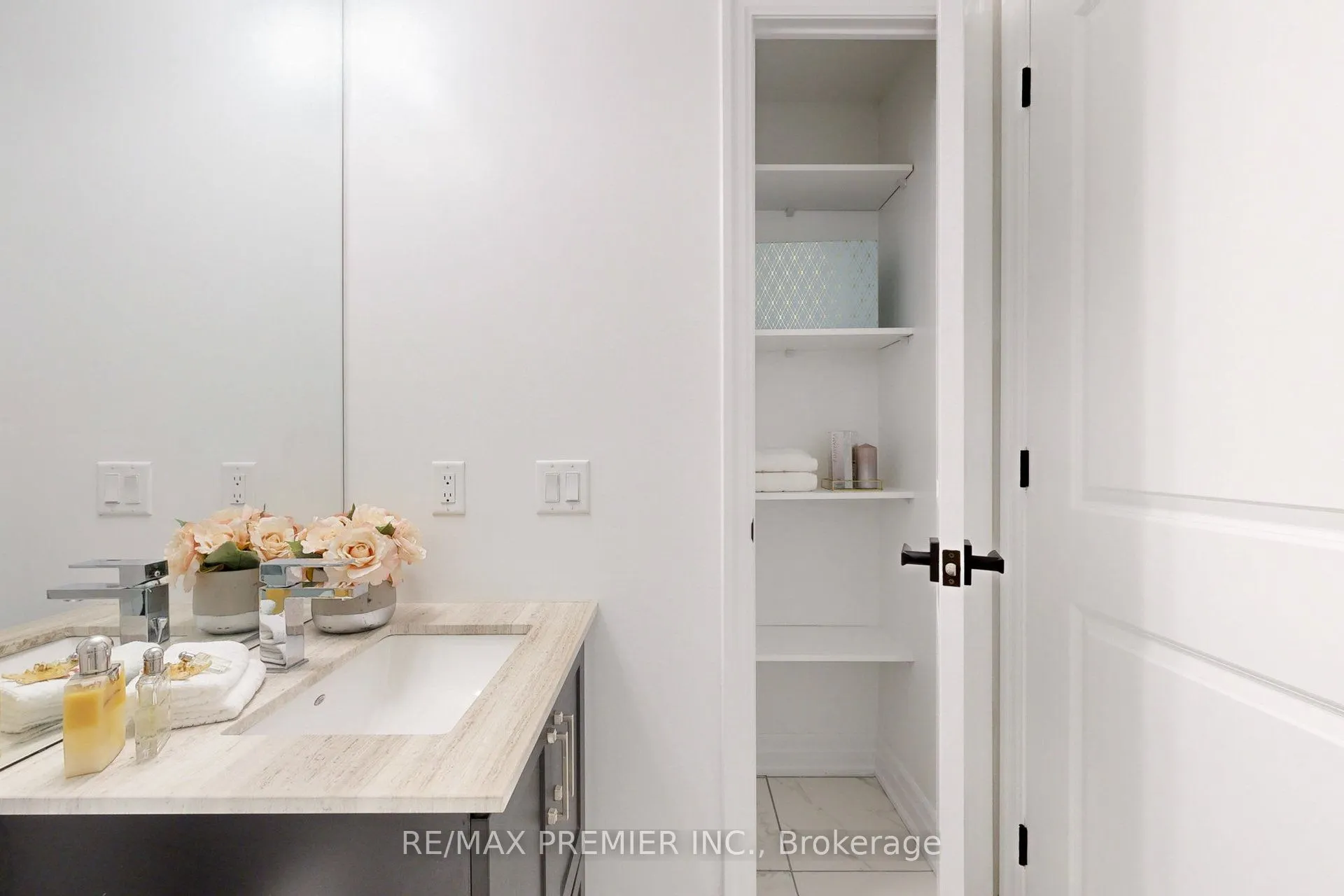 9085 Jane Street, #Suite 1907