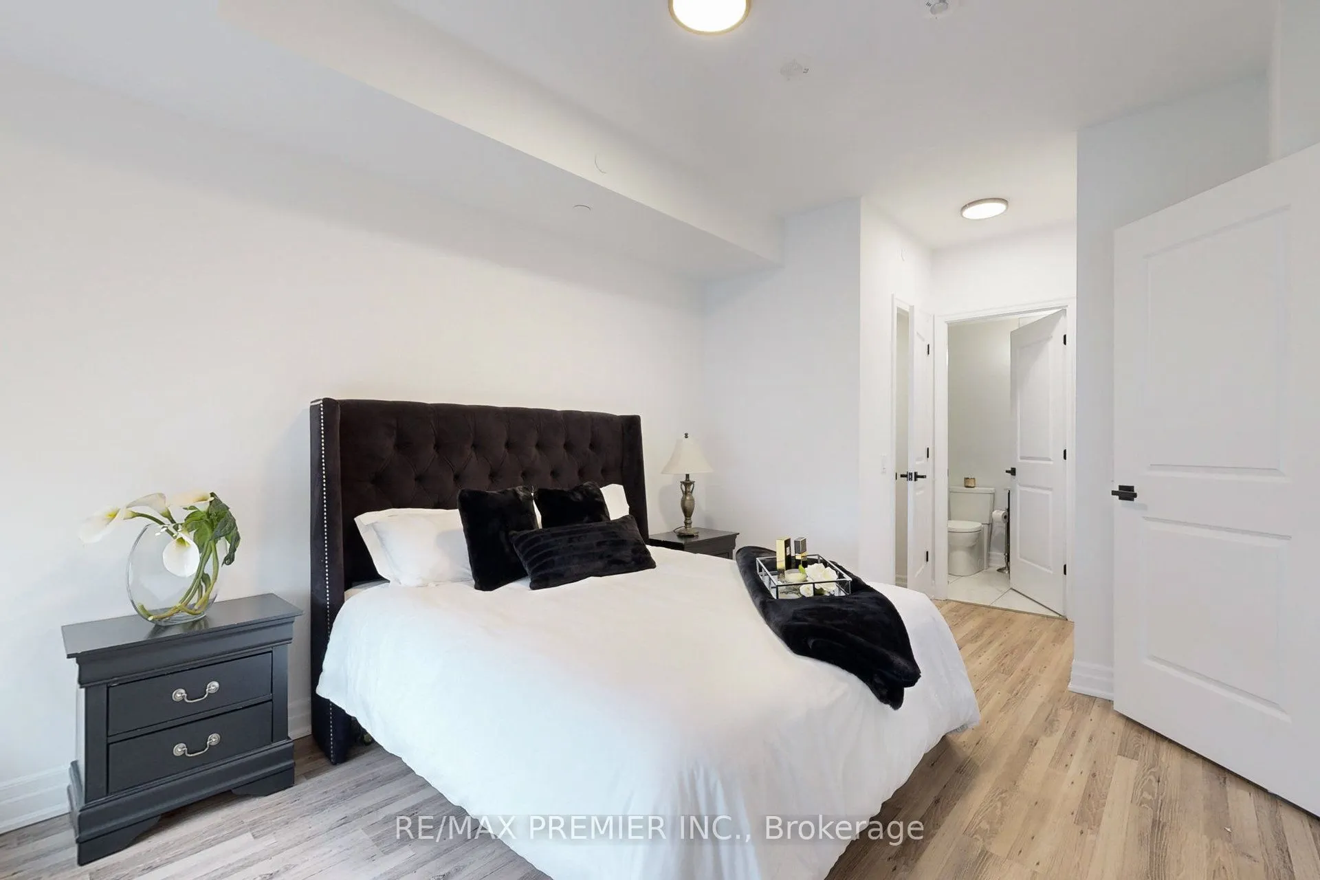 9085 Jane Street, #Suite 1907