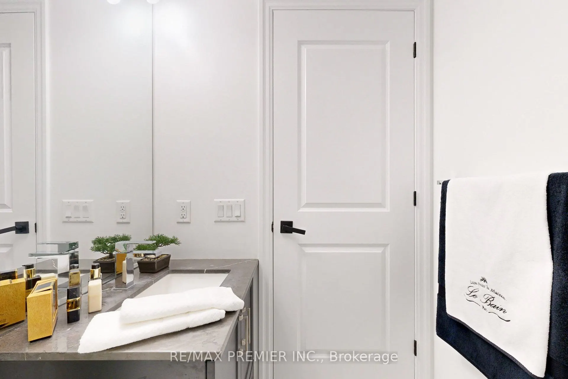 9085 Jane Street, #Suite 1907
