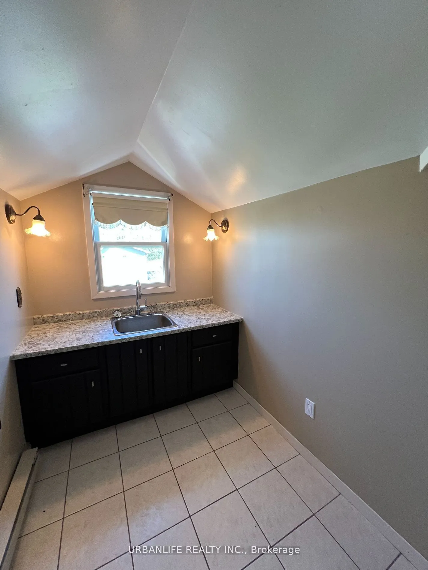 19027 Leslie Street, #220