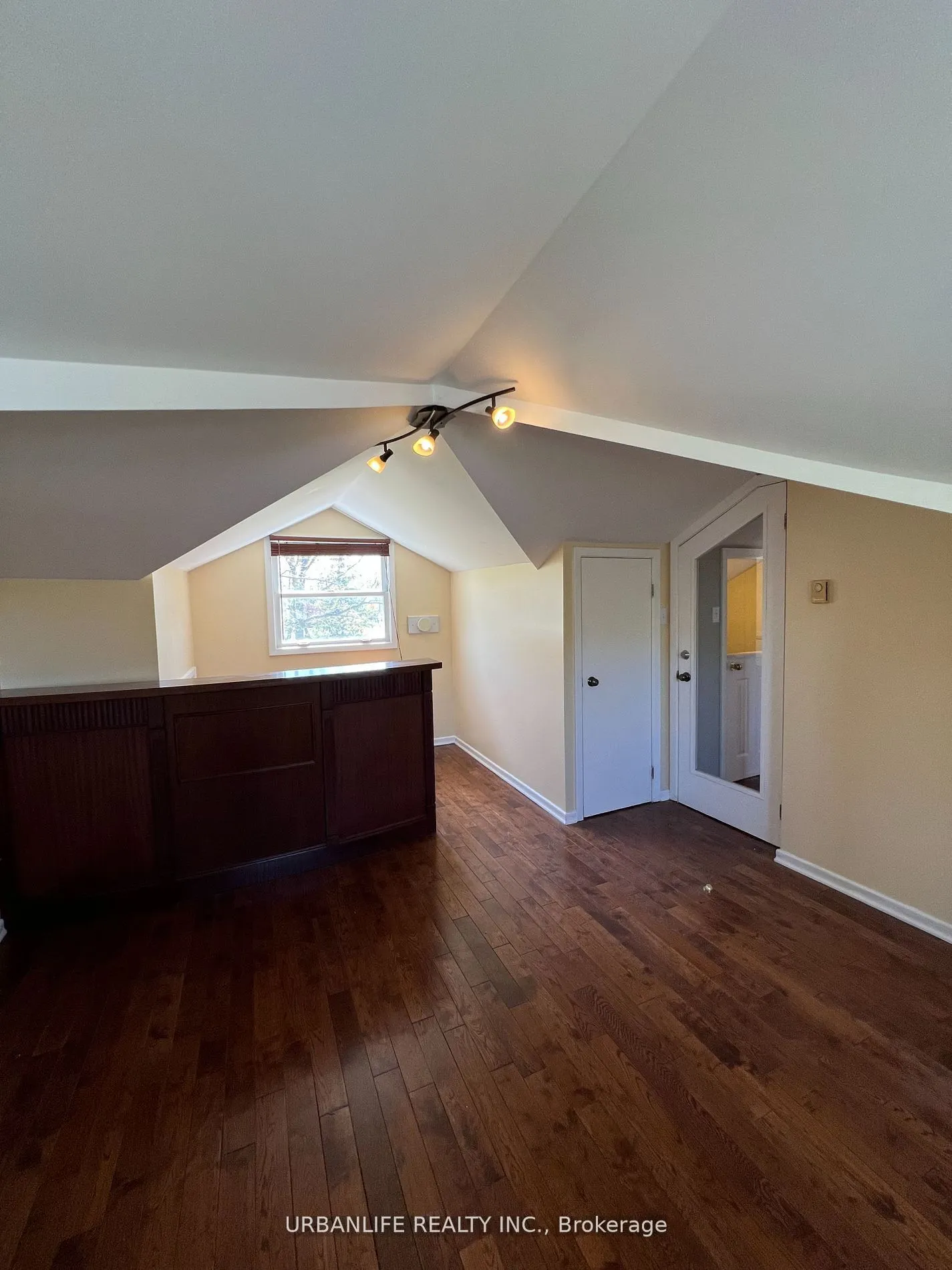 19027 Leslie Street, #220