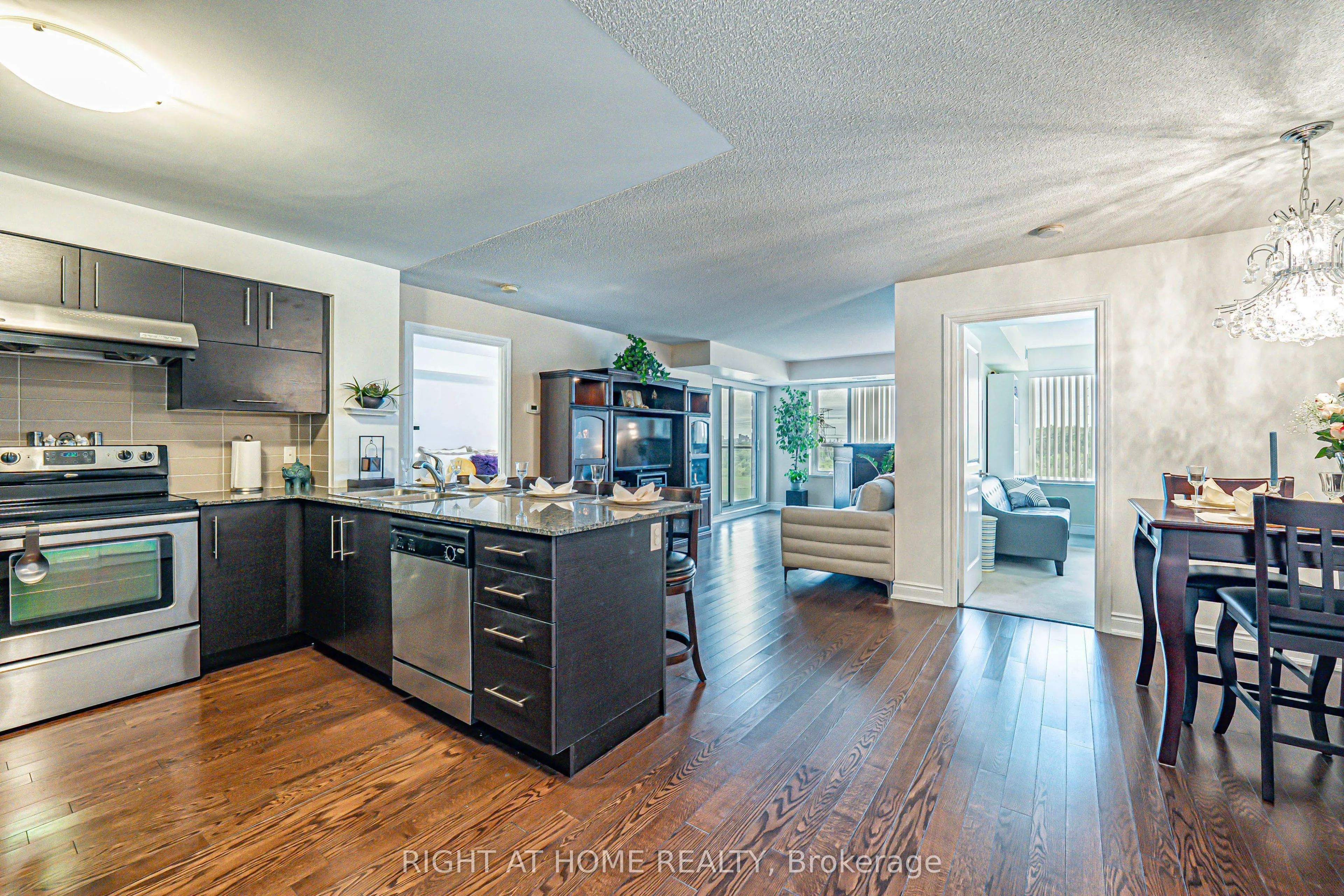 273 South Park Road, #809