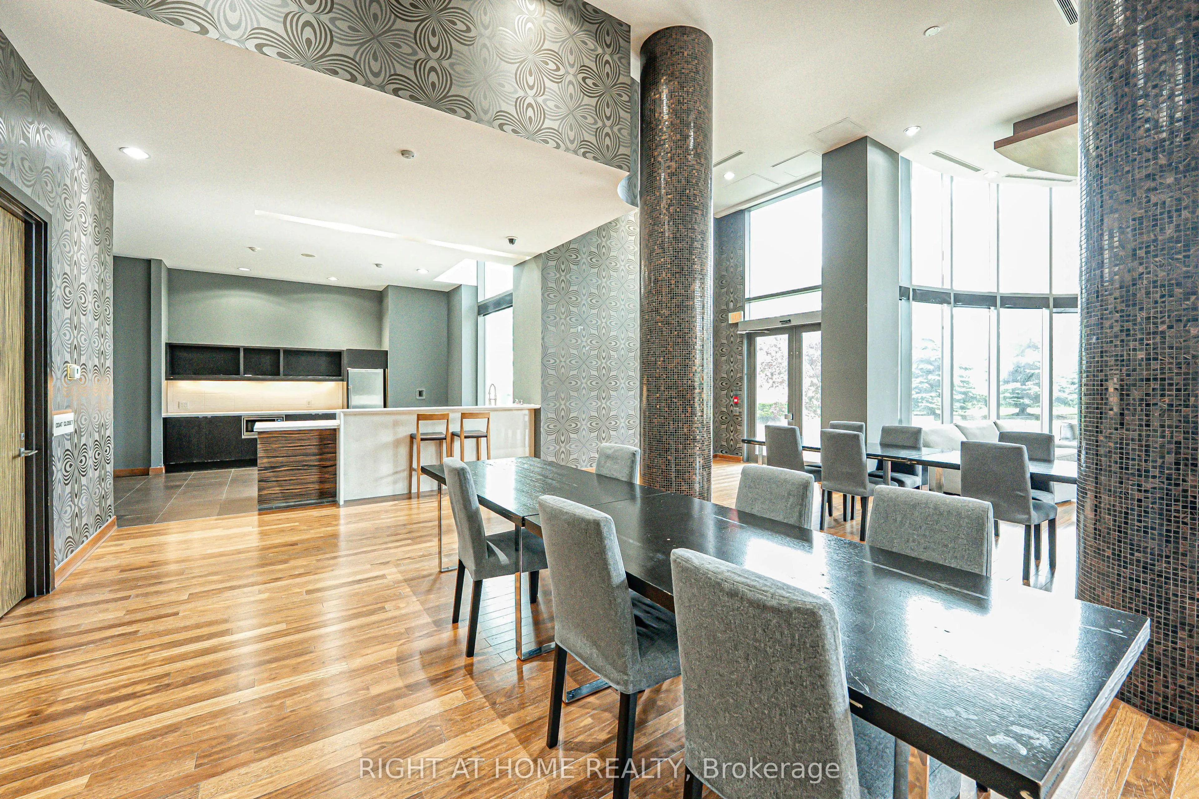 273 South Park Road, #809