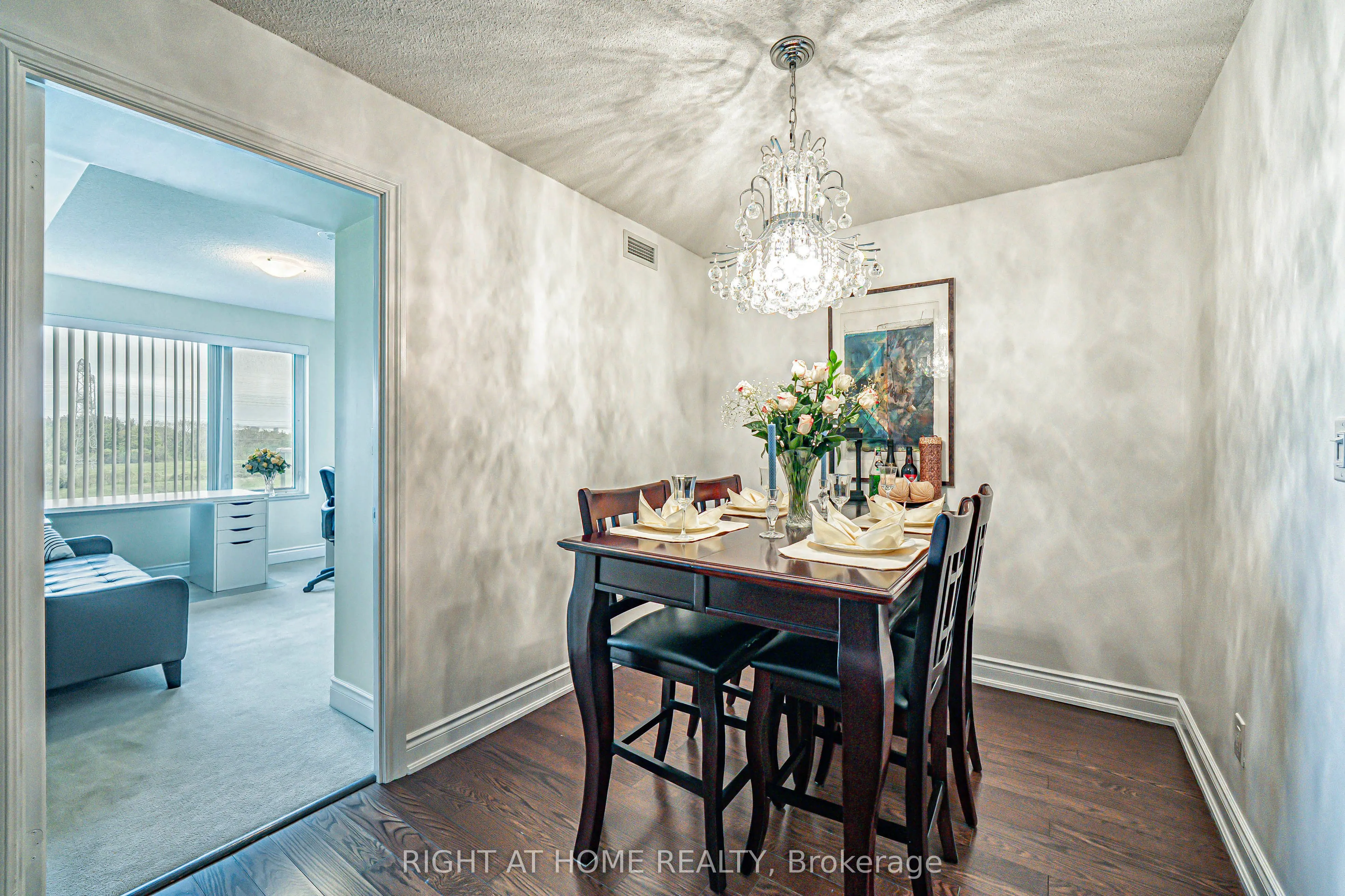 273 South Park Road, #809