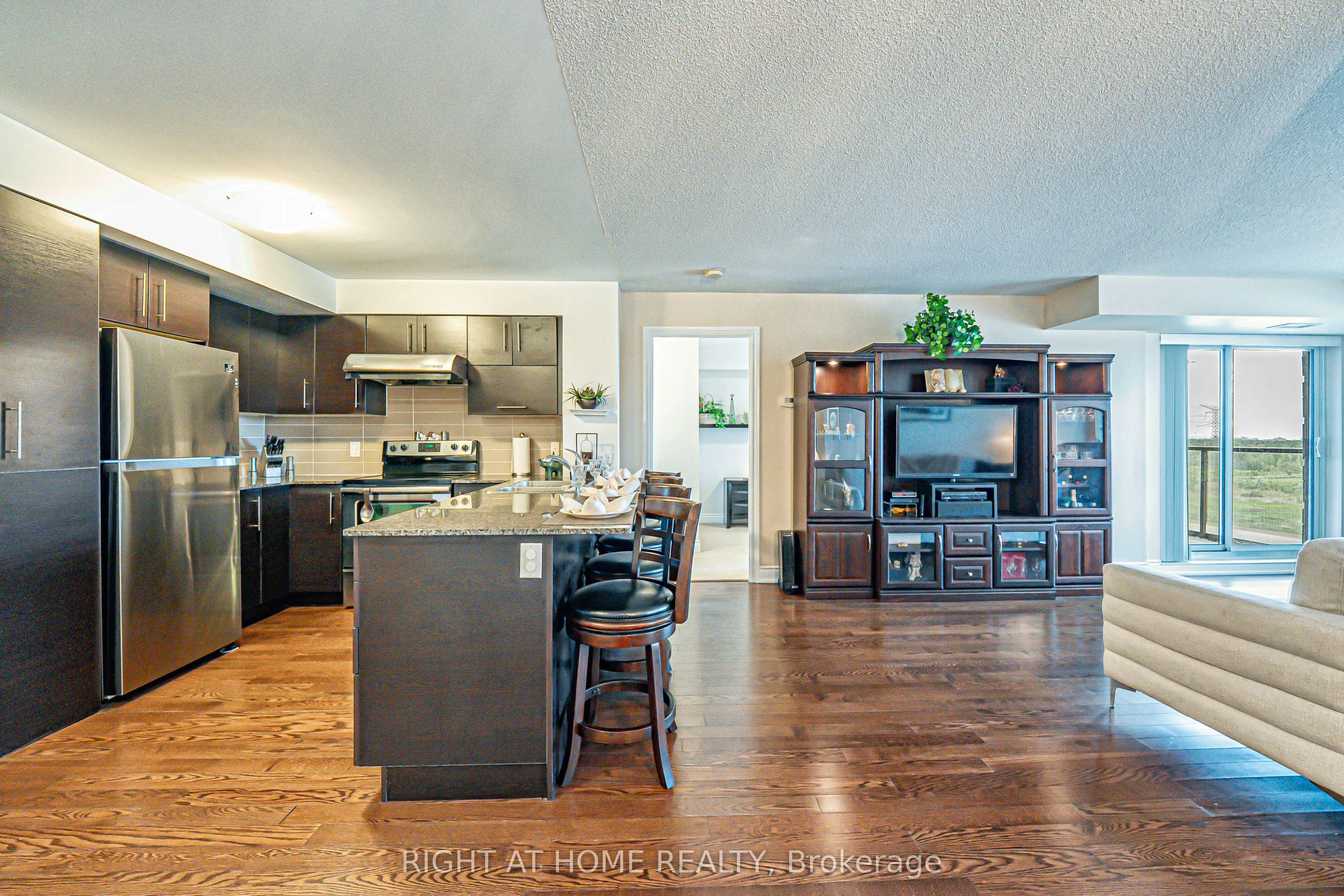 273 South Park Road, #809