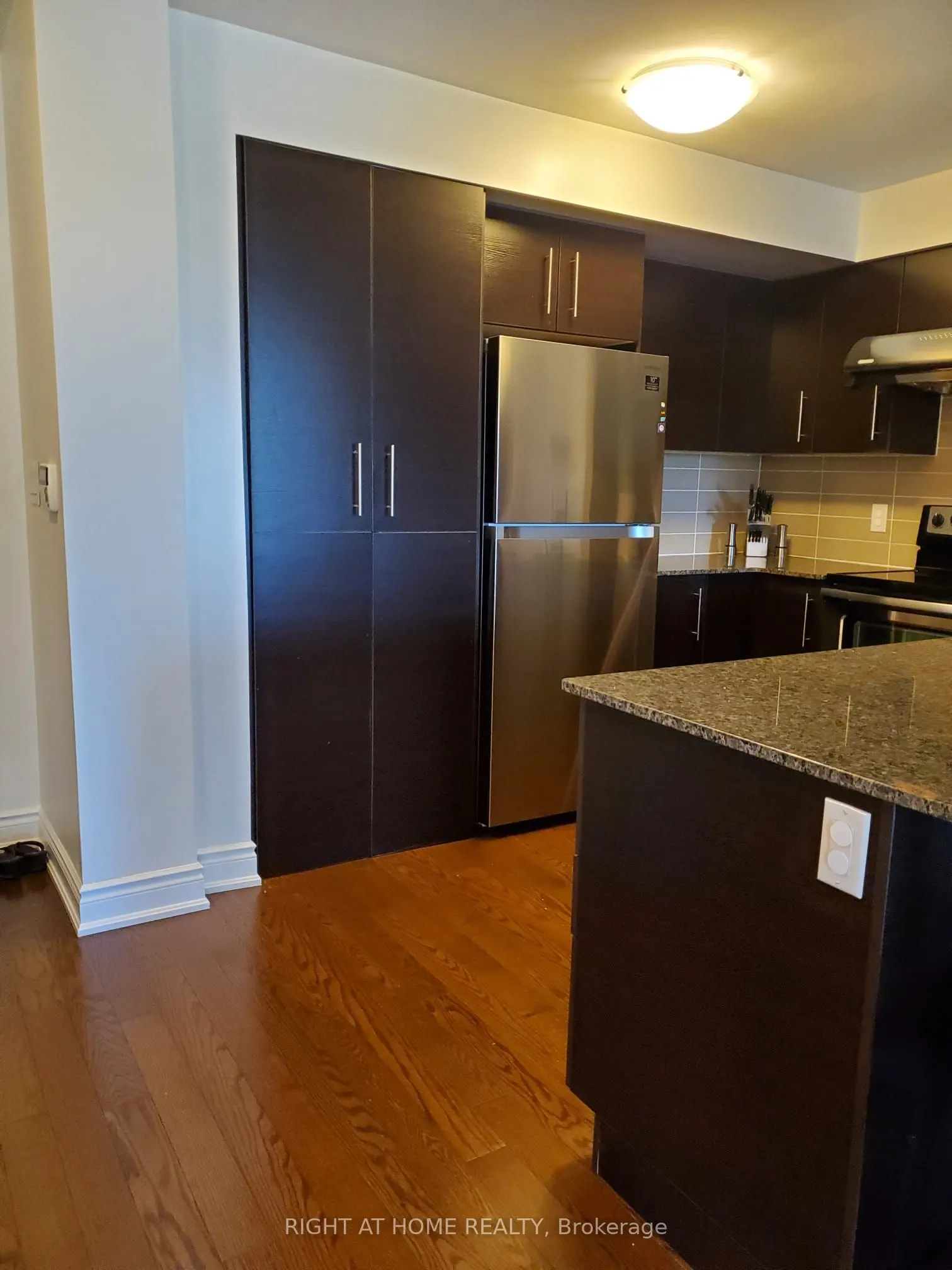 273 South Park Road, #809