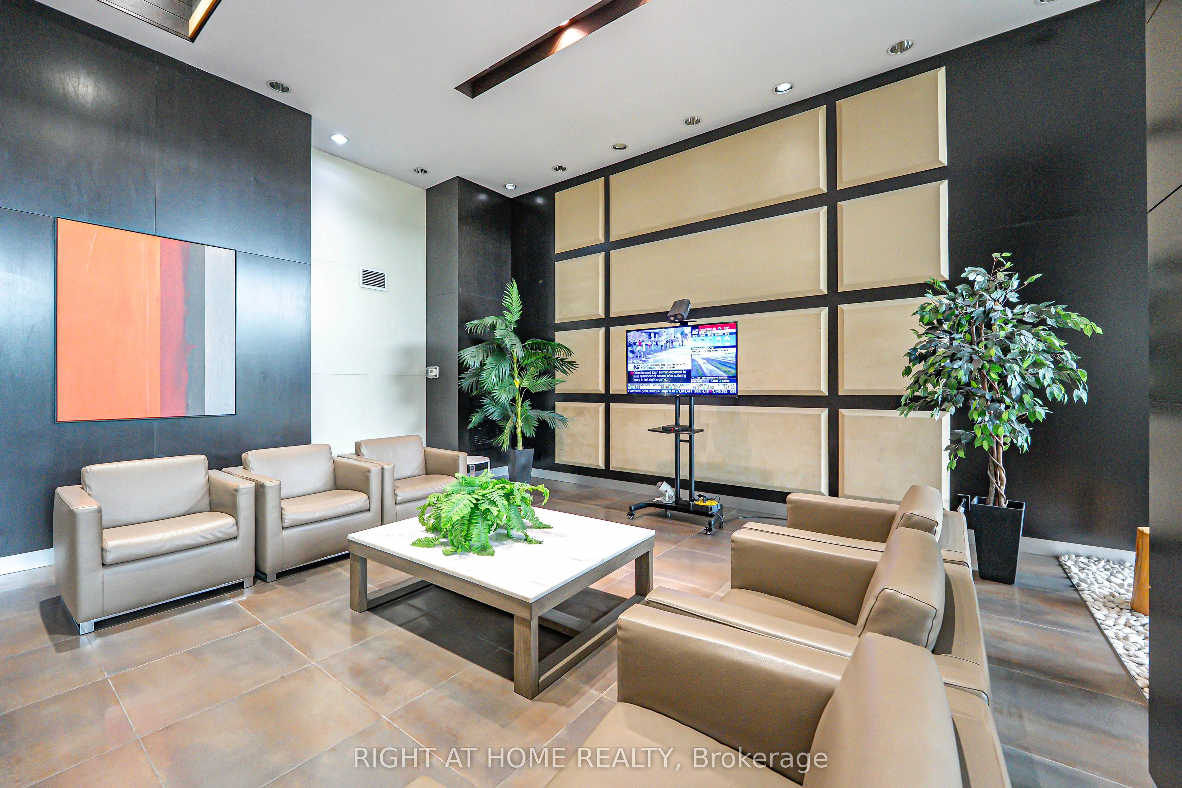 273 South Park Road, #809