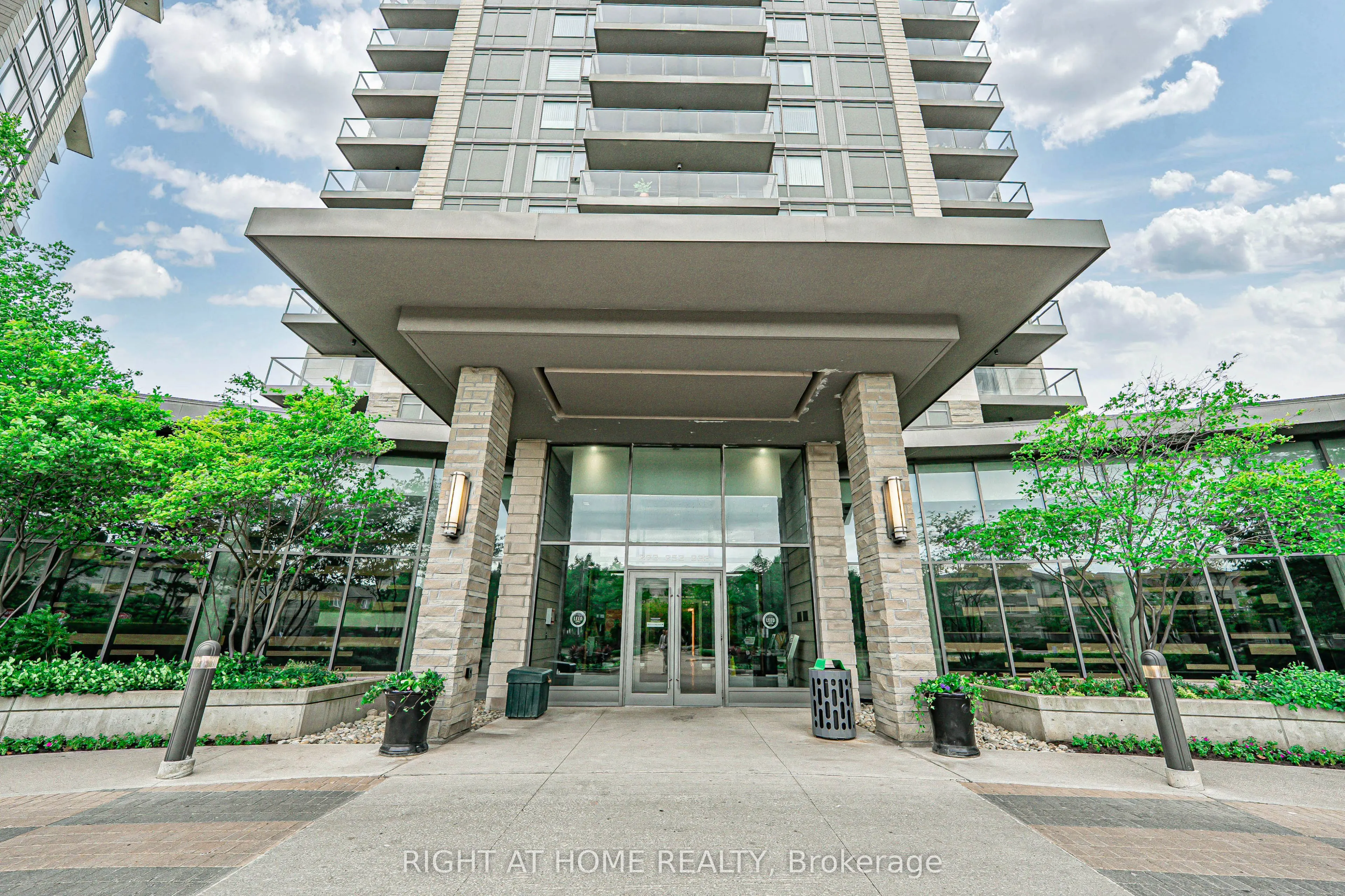 273 South Park Road, #809