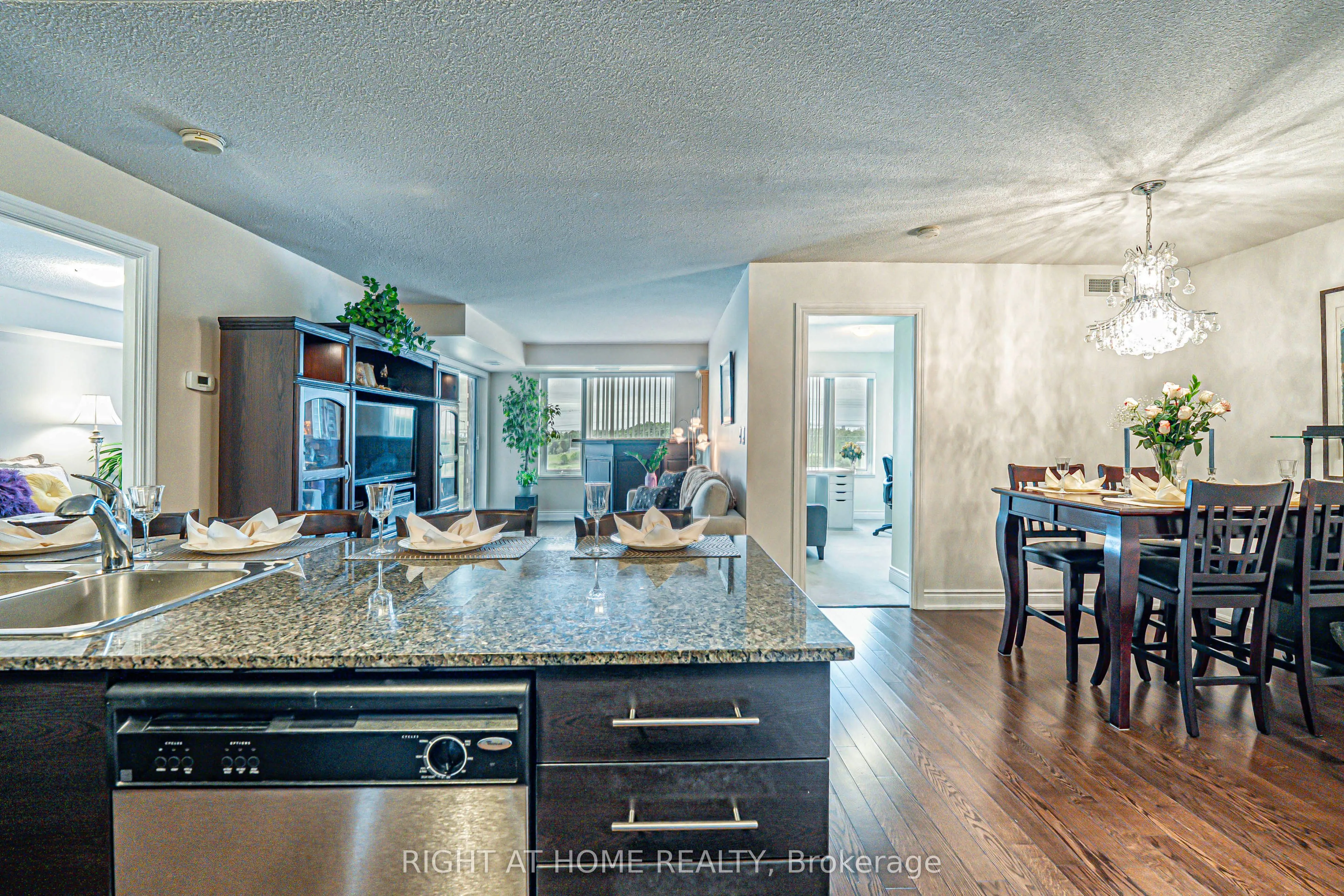 273 South Park Road, #809