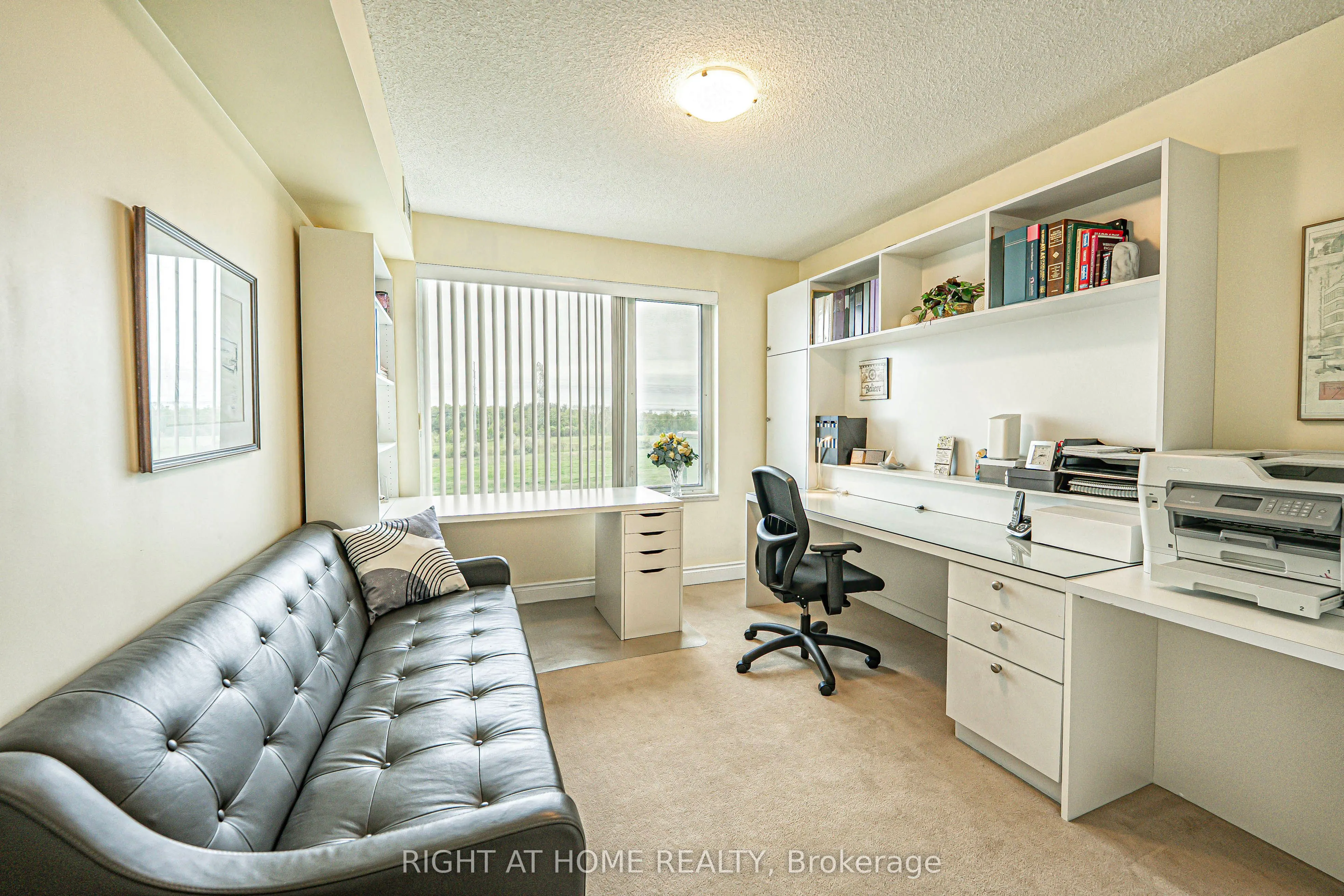 273 South Park Road, #809