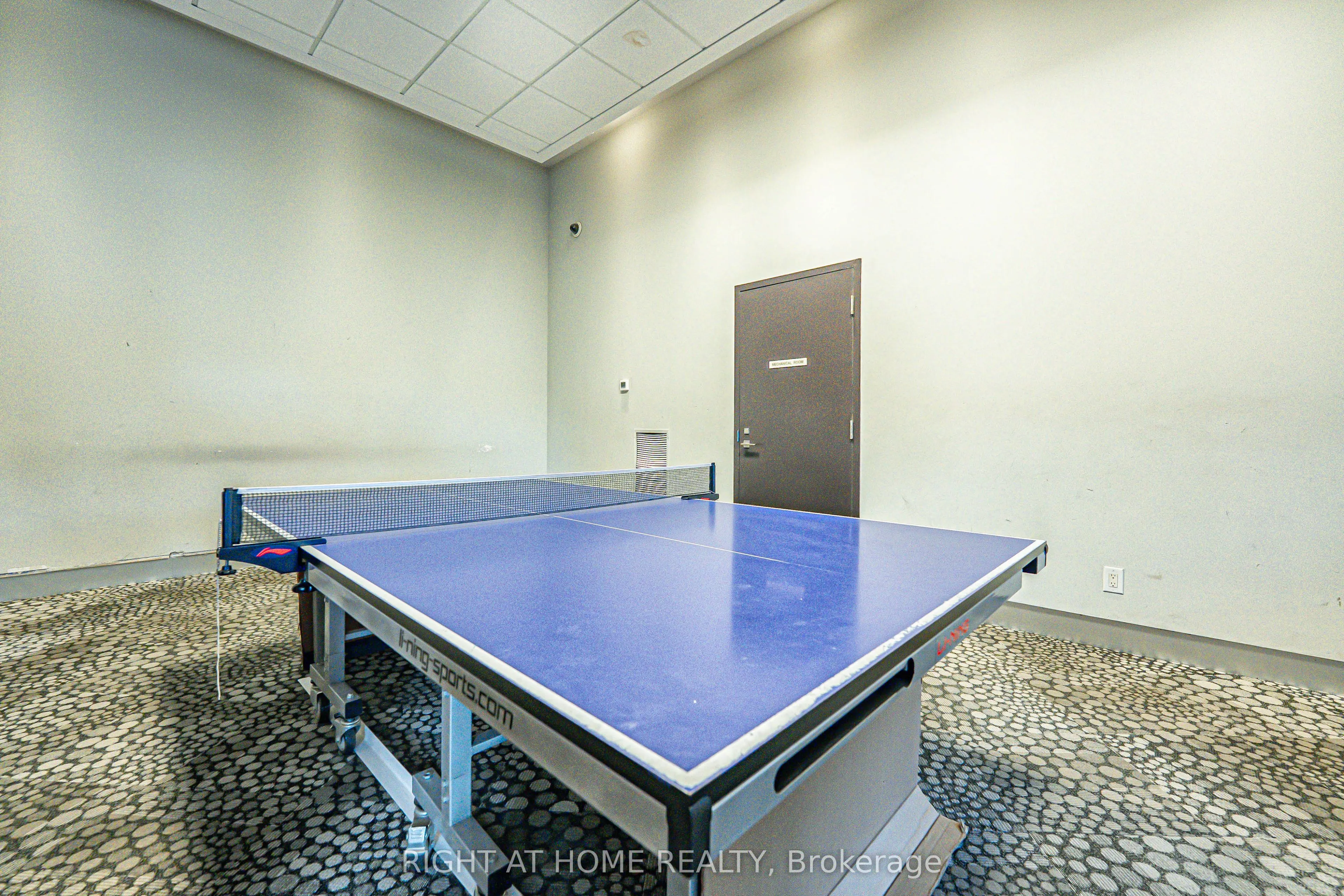 273 South Park Road, #809