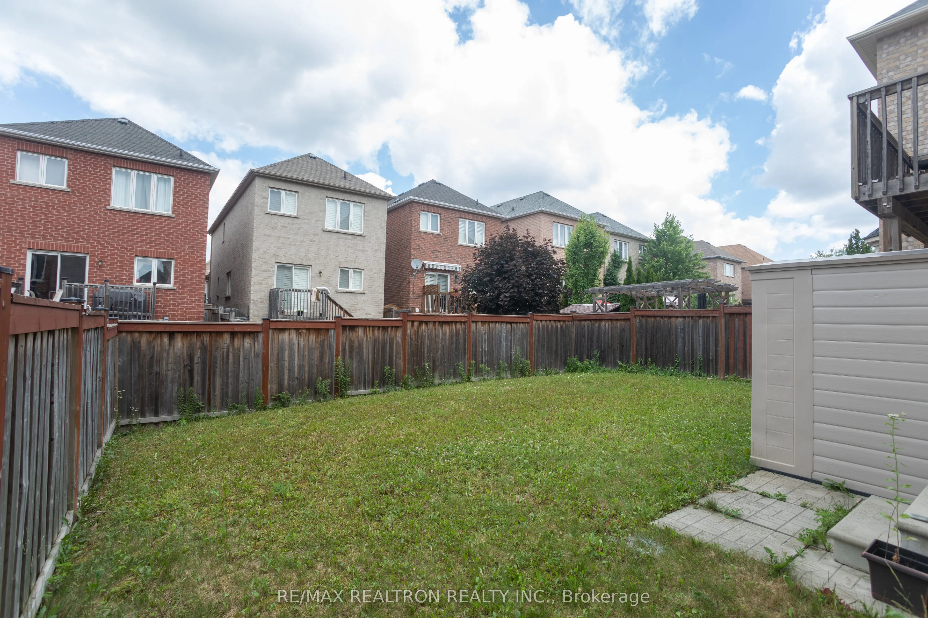 54 Chayna Crescent